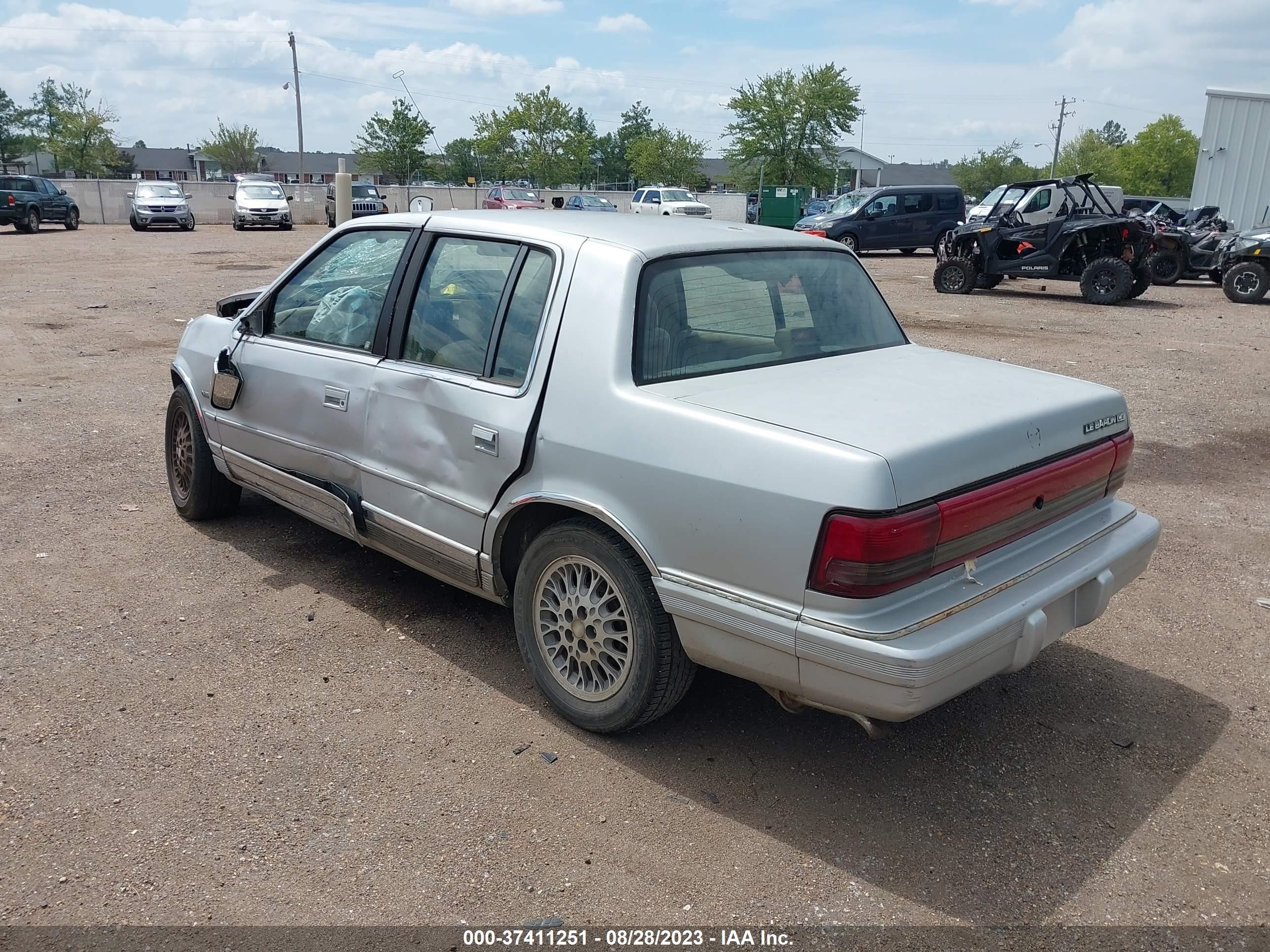 Photo 2 VIN: 1C3AA3632RF136892 - CHRYSLER LE BARON 