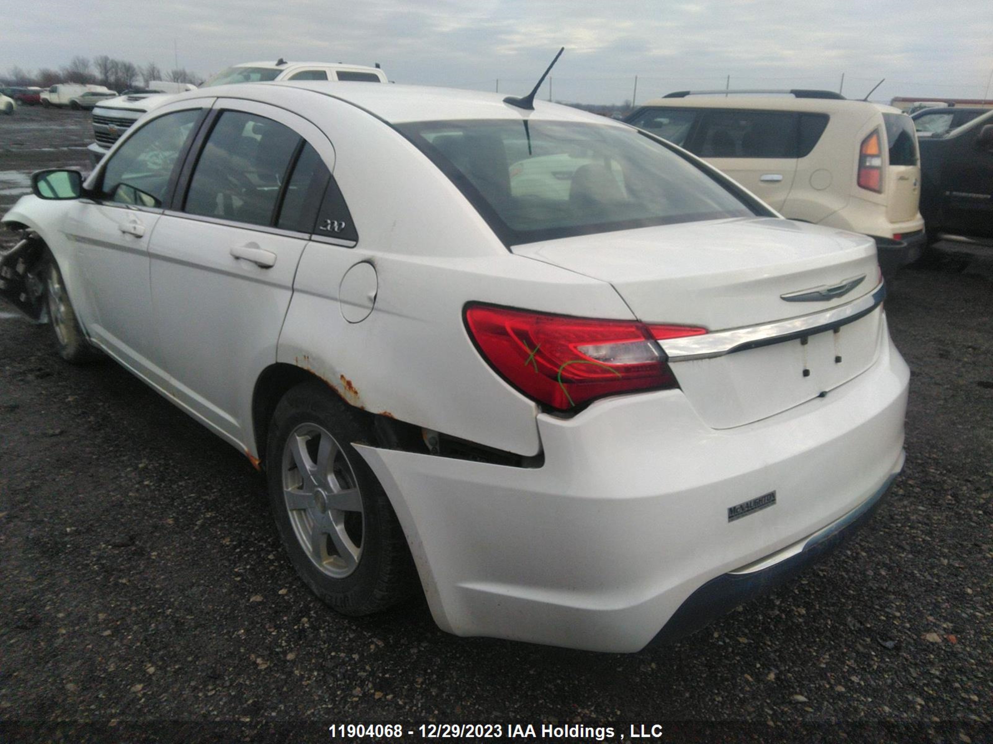 Photo 2 VIN: 1C3BC1FB3BN563598 - CHRYSLER 200 