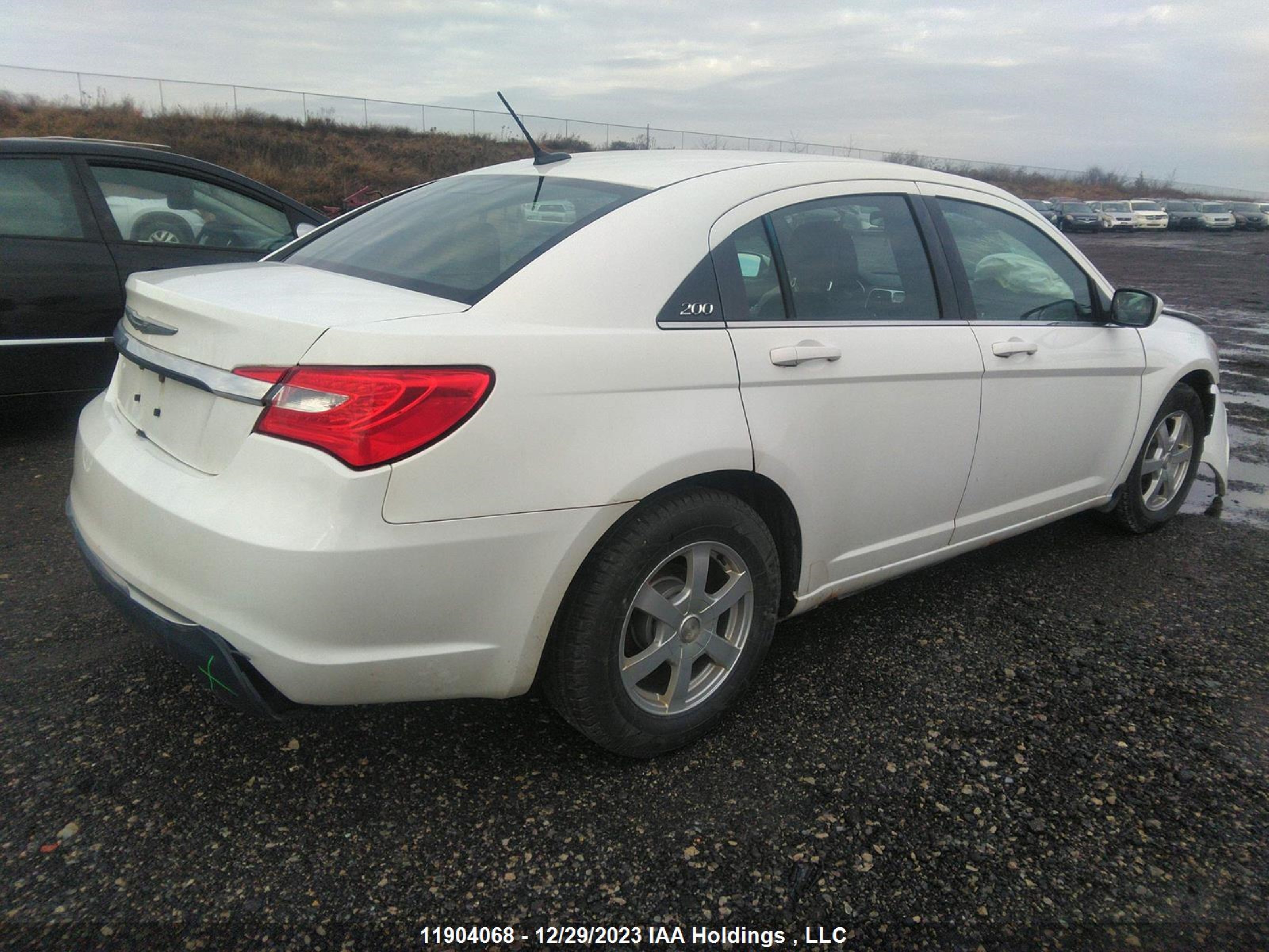 Photo 3 VIN: 1C3BC1FB3BN563598 - CHRYSLER 200 