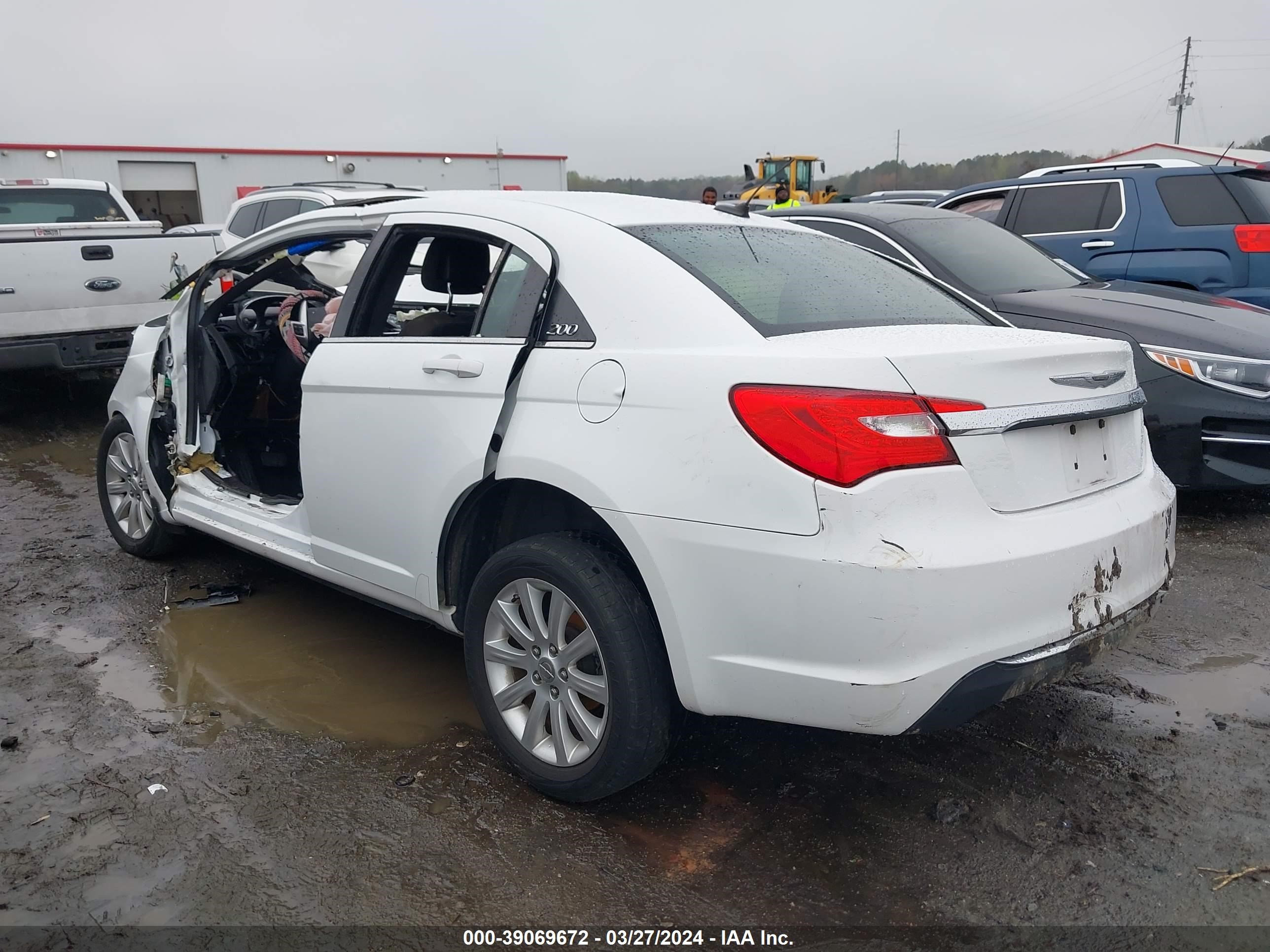 Photo 2 VIN: 1C3BC1FB4BN589899 - CHRYSLER 200 