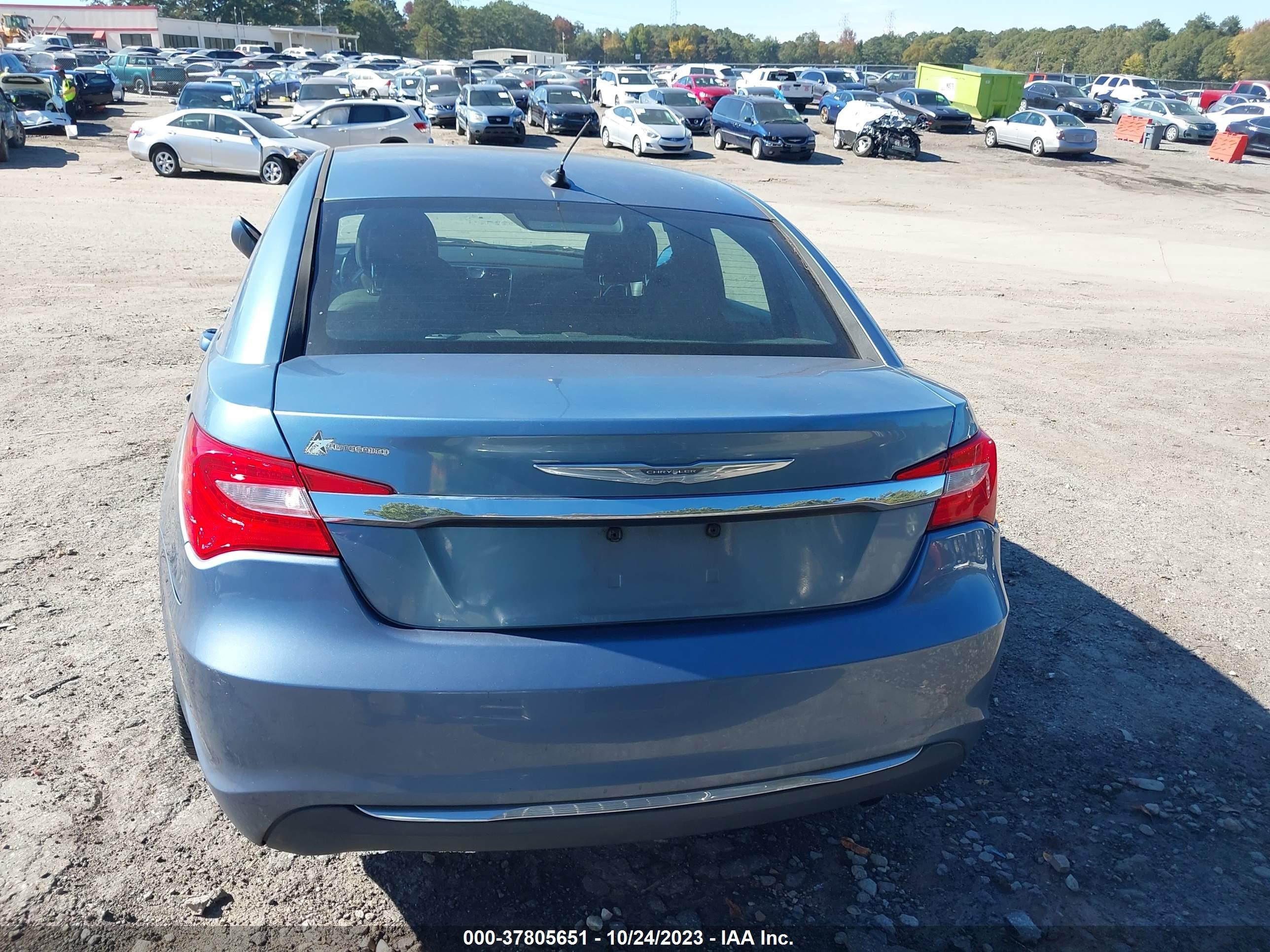 Photo 10 VIN: 1C3BC1FB6BN585983 - CHRYSLER 200 