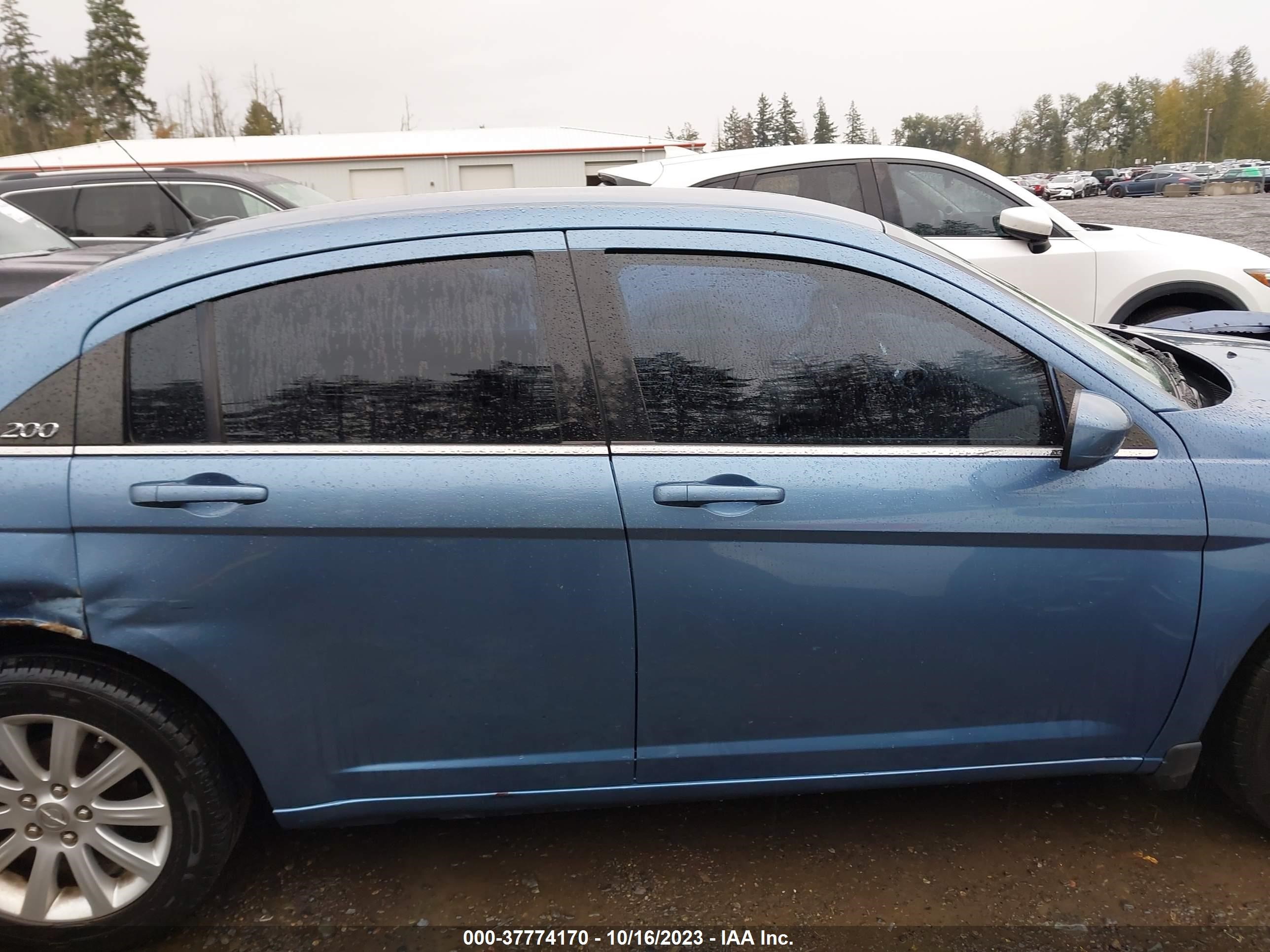 Photo 13 VIN: 1C3BC1FB8BN536218 - CHRYSLER 200 