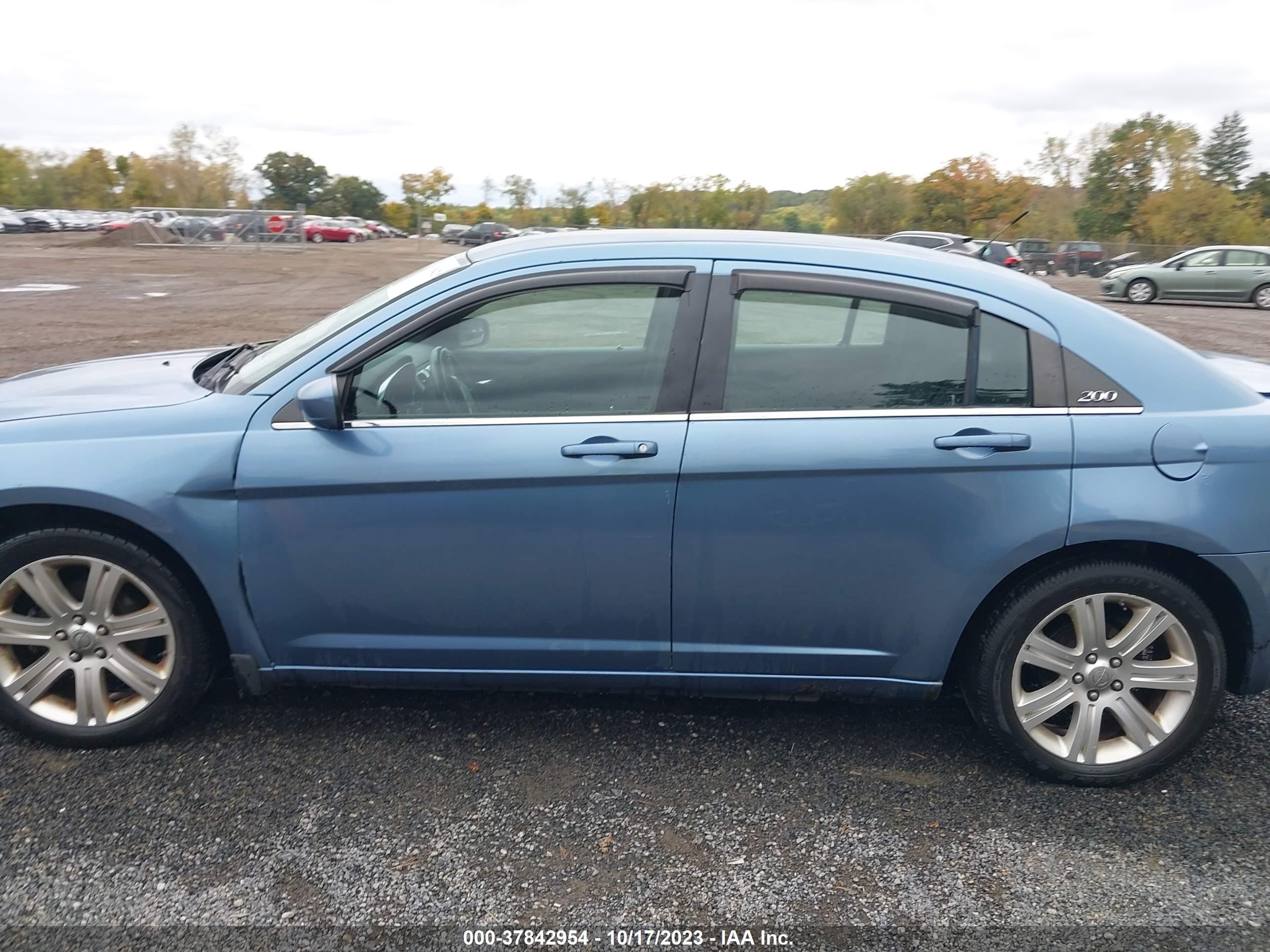 Photo 13 VIN: 1C3BC1FB8BN614884 - CHRYSLER 200 