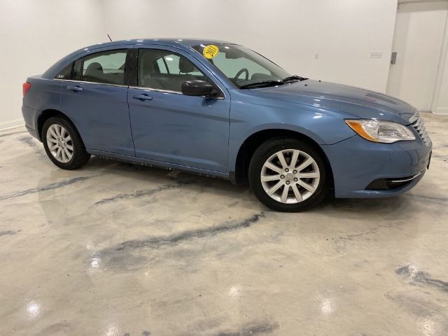 Photo 2 VIN: 1C3BC1FG1BN571369 - CHRYSLER 200 