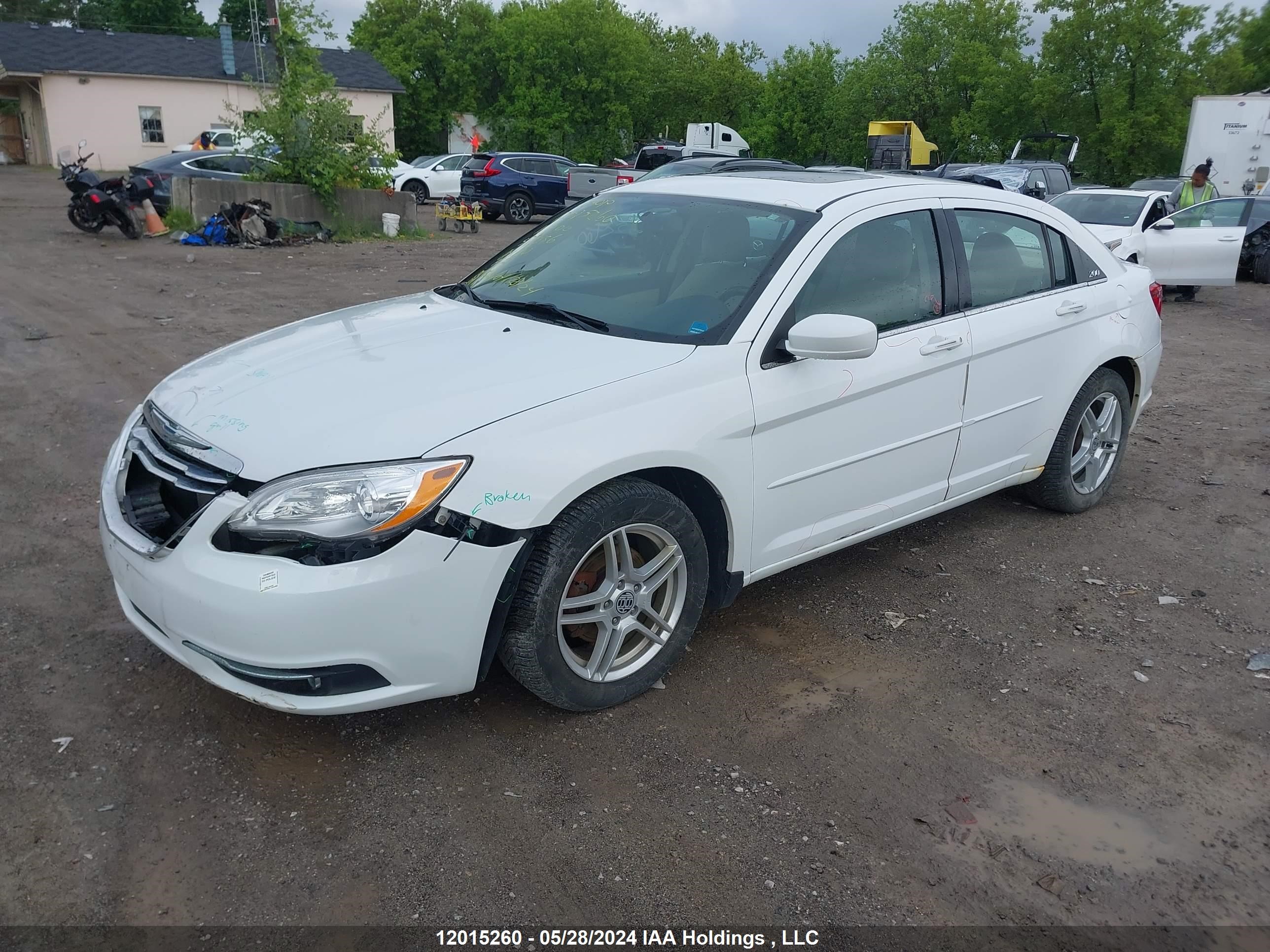 Photo 1 VIN: 1C3BC1FG3BN589856 - CHRYSLER 200 