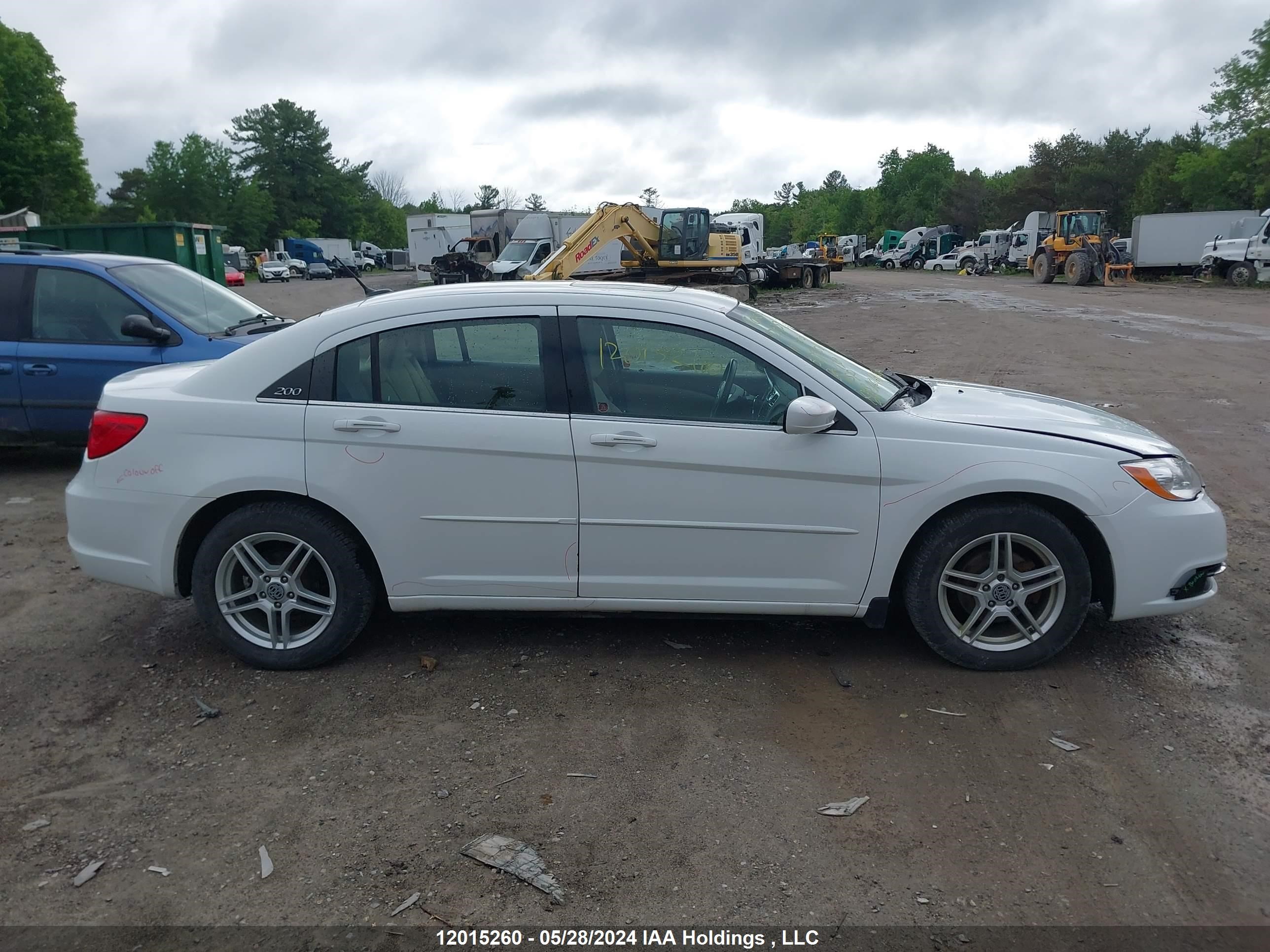 Photo 13 VIN: 1C3BC1FG3BN589856 - CHRYSLER 200 