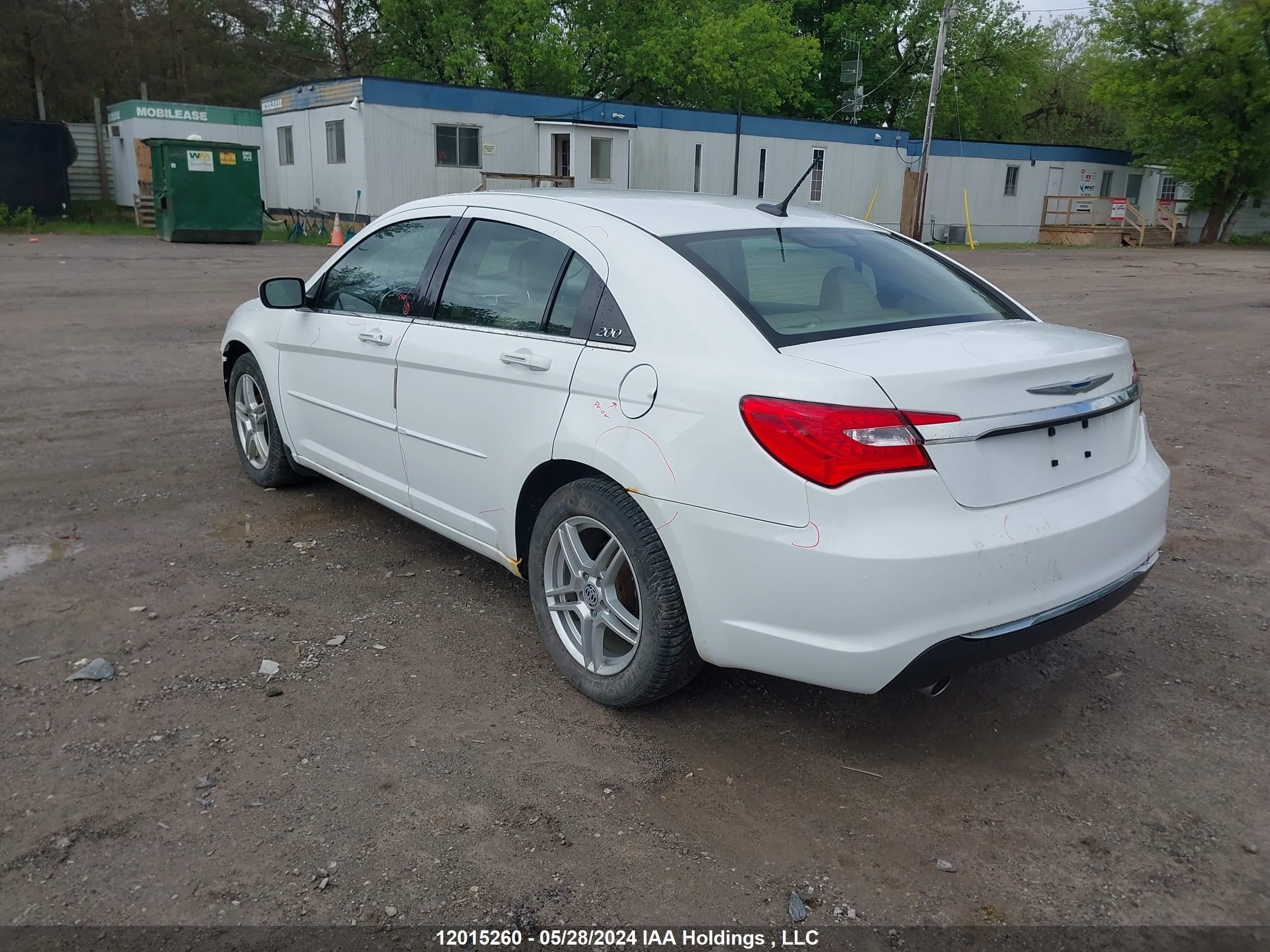 Photo 2 VIN: 1C3BC1FG3BN589856 - CHRYSLER 200 