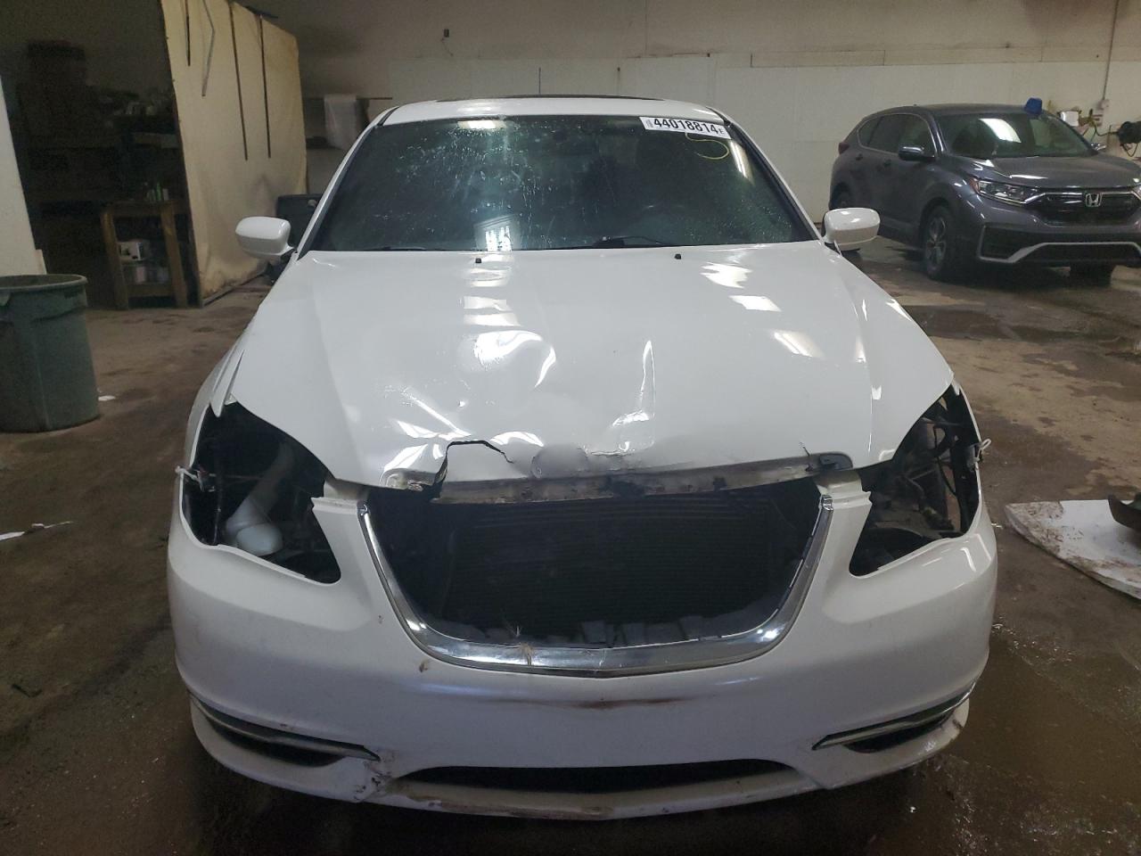 Photo 4 VIN: 1C3BC1FG4BN522795 - CHRYSLER 200 