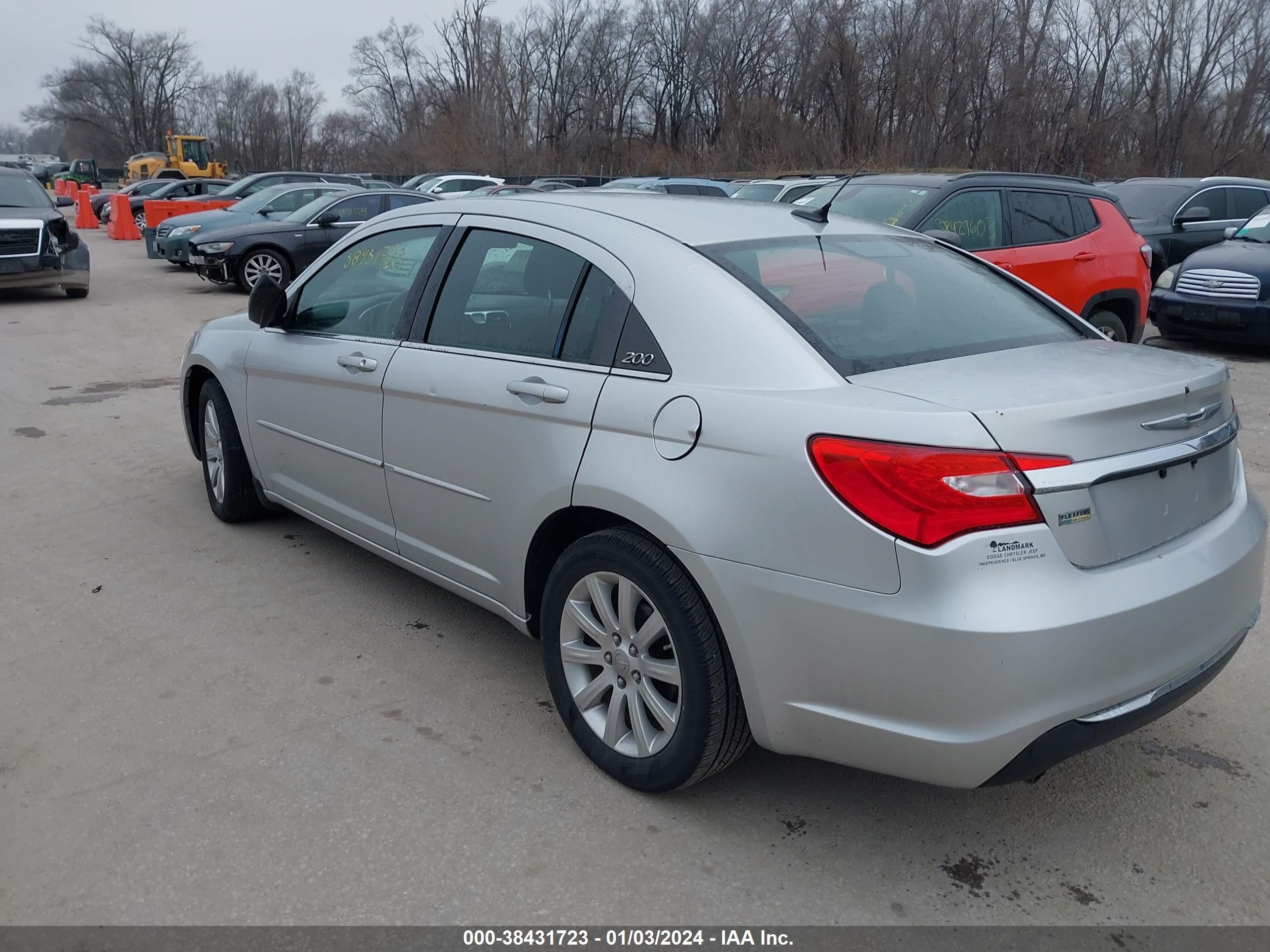 Photo 2 VIN: 1C3BC1FG9BN610435 - CHRYSLER 200 