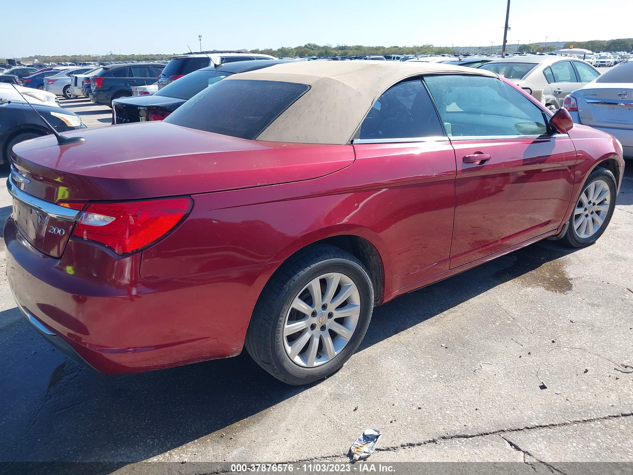 Photo 3 VIN: 1C3BC2EG3BN532595 - CHRYSLER 200 