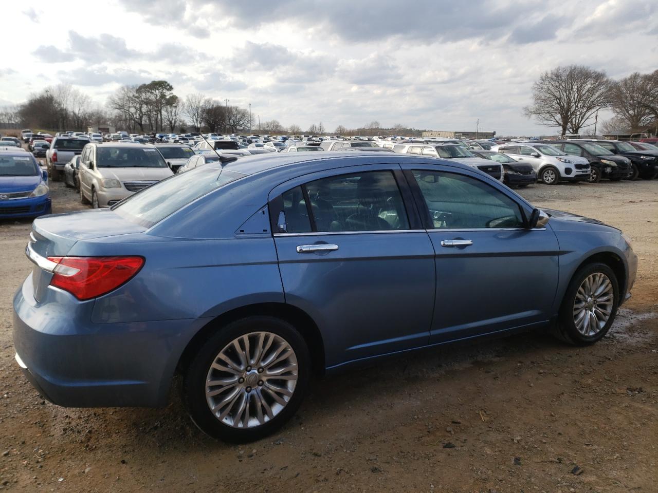 Photo 2 VIN: 1C3BC2FB3BN570198 - CHRYSLER 200 