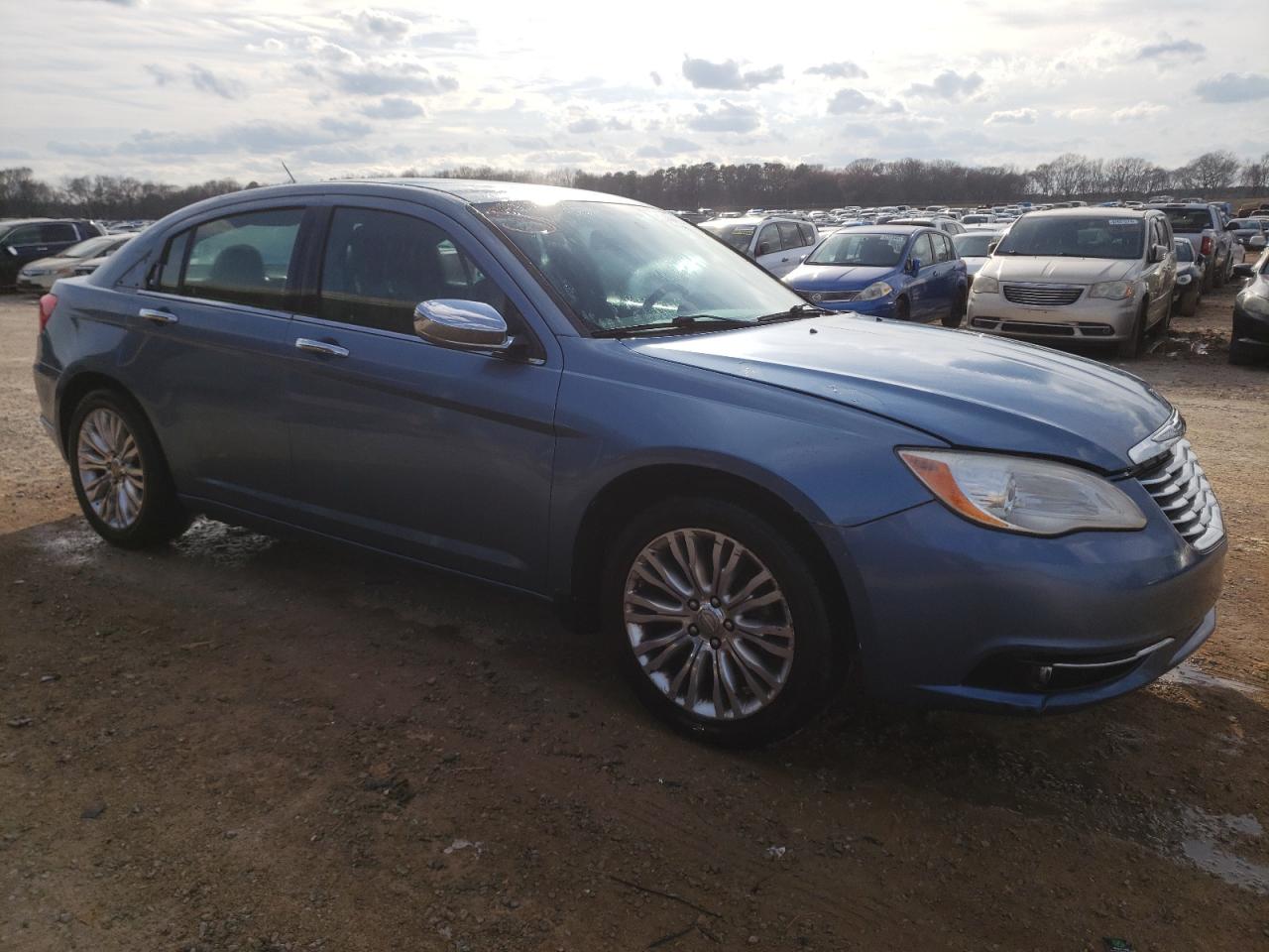 Photo 3 VIN: 1C3BC2FB3BN570198 - CHRYSLER 200 