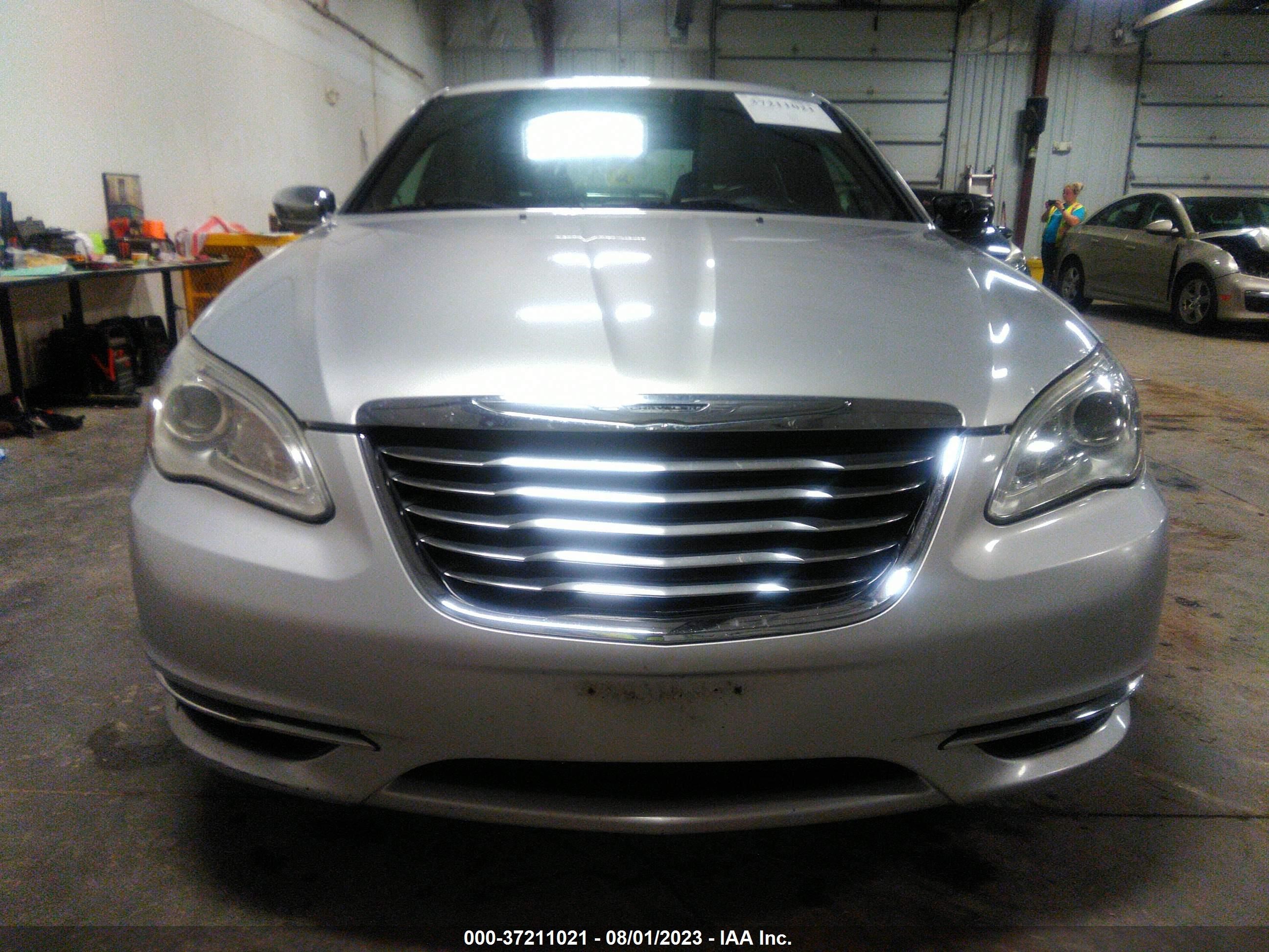 Photo 12 VIN: 1C3BC2FB9BN581304 - CHRYSLER 200 