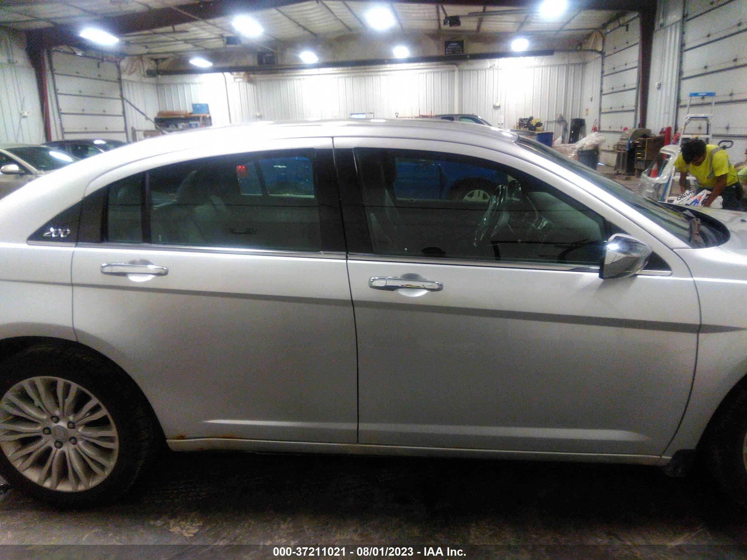 Photo 13 VIN: 1C3BC2FB9BN581304 - CHRYSLER 200 