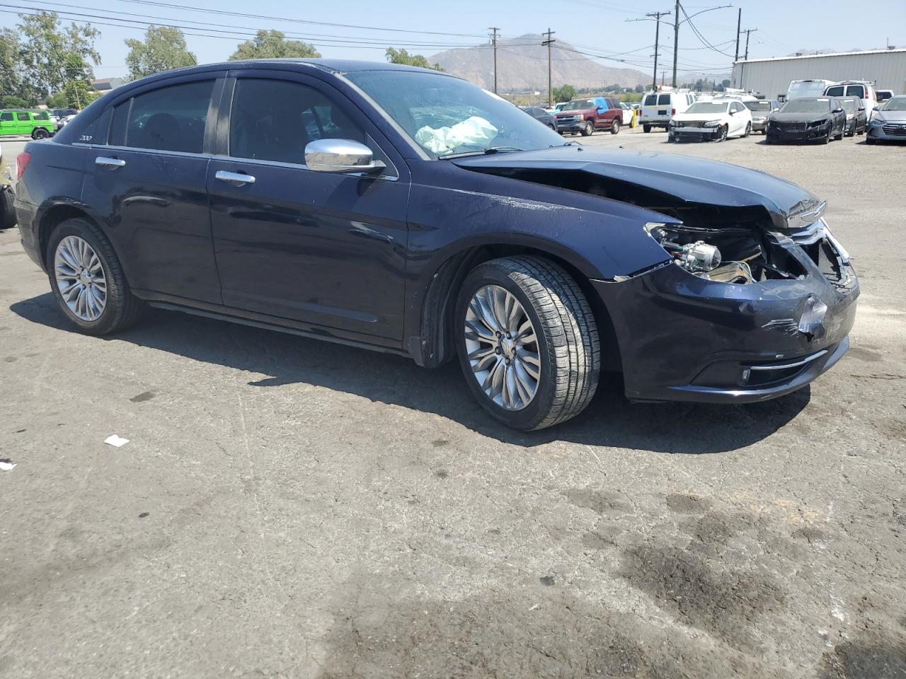 Photo 3 VIN: 1C3BC2FG5BN556069 - CHRYSLER 200 