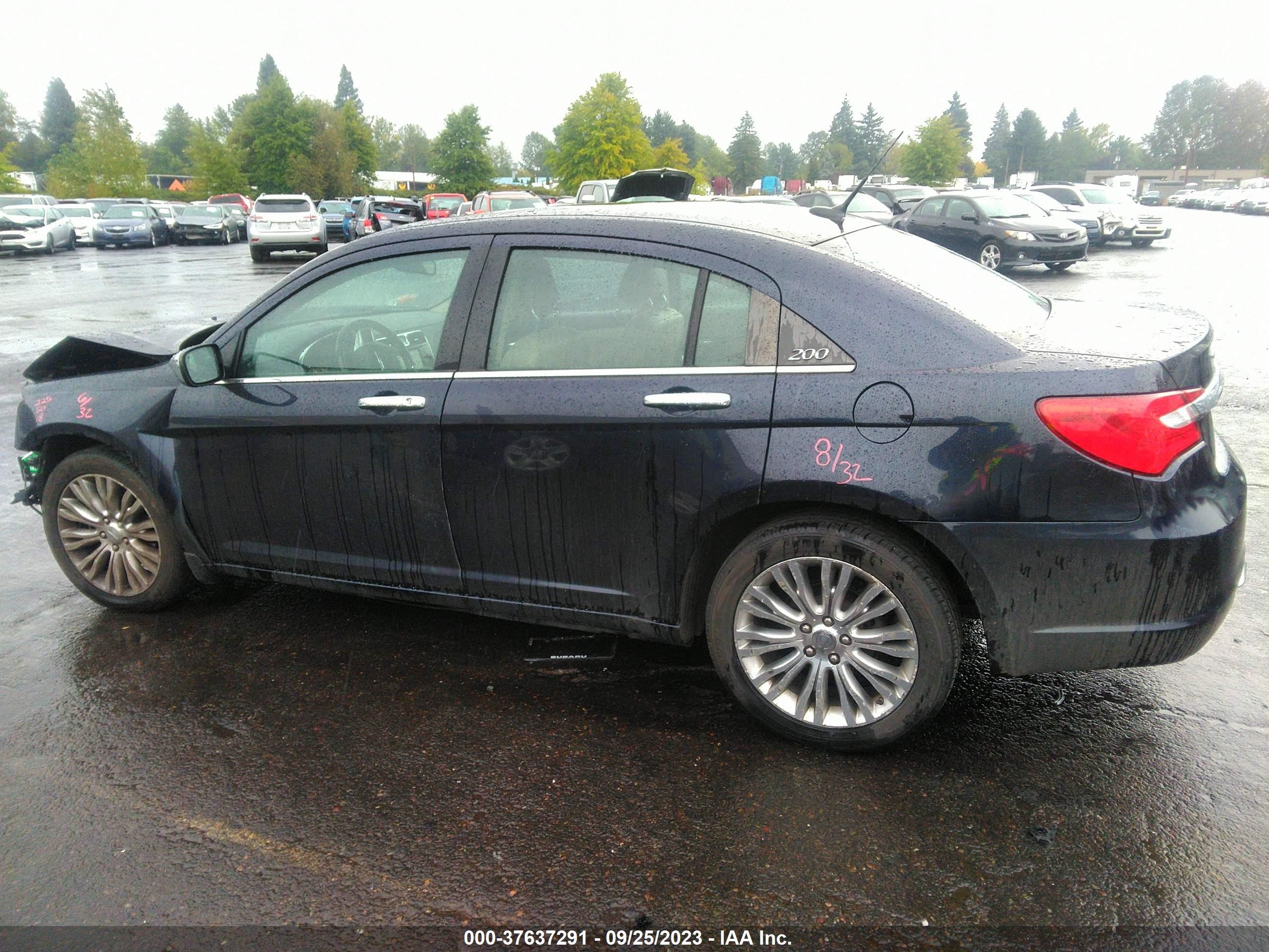 Photo 12 VIN: 1C3BC2FG8BN526922 - CHRYSLER 200 