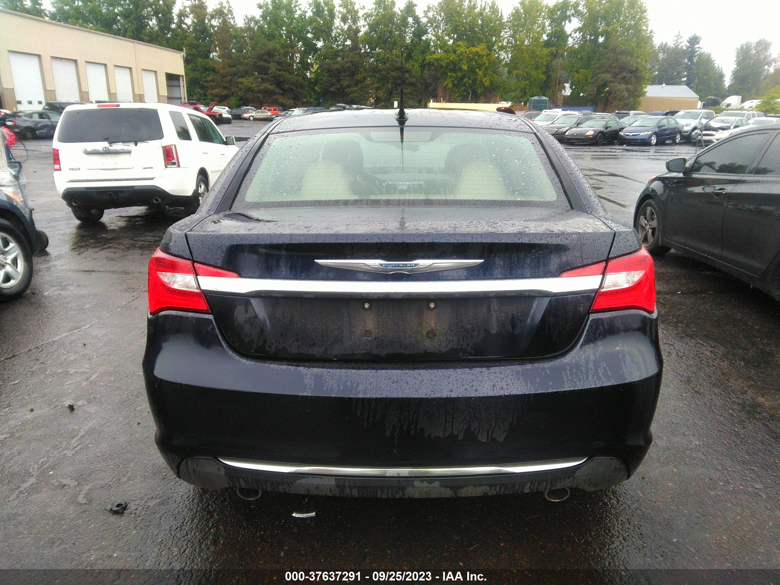 Photo 14 VIN: 1C3BC2FG8BN526922 - CHRYSLER 200 