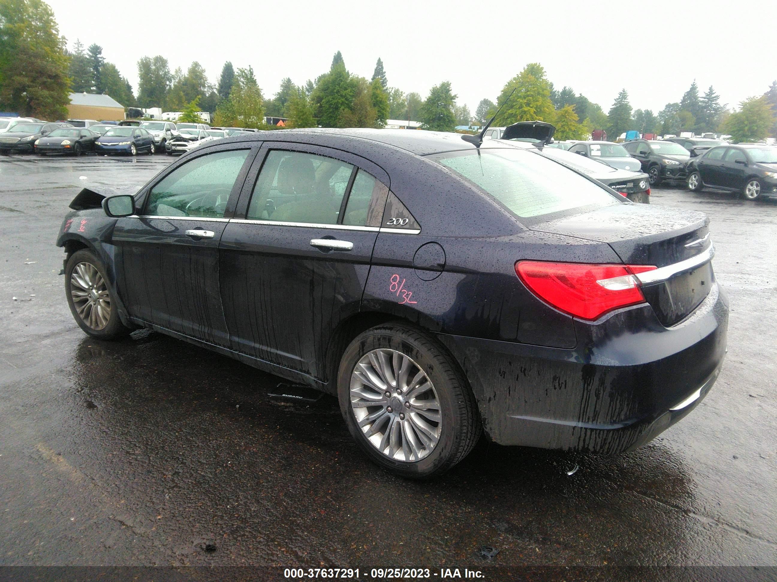 Photo 2 VIN: 1C3BC2FG8BN526922 - CHRYSLER 200 