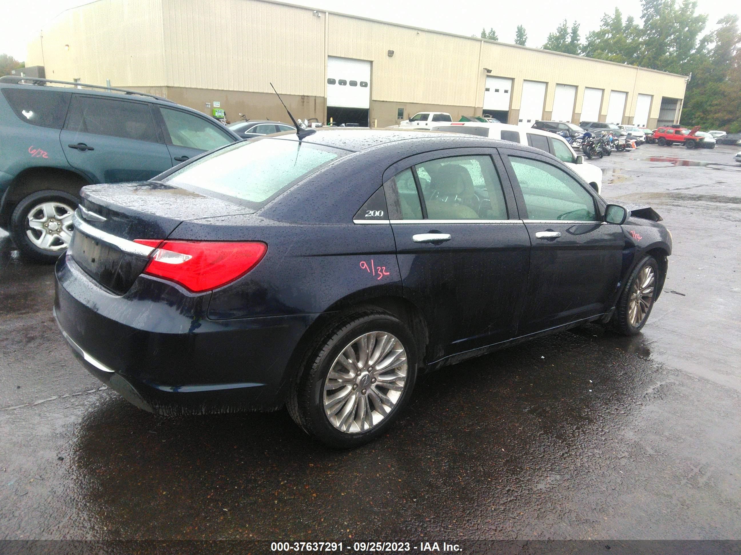 Photo 3 VIN: 1C3BC2FG8BN526922 - CHRYSLER 200 