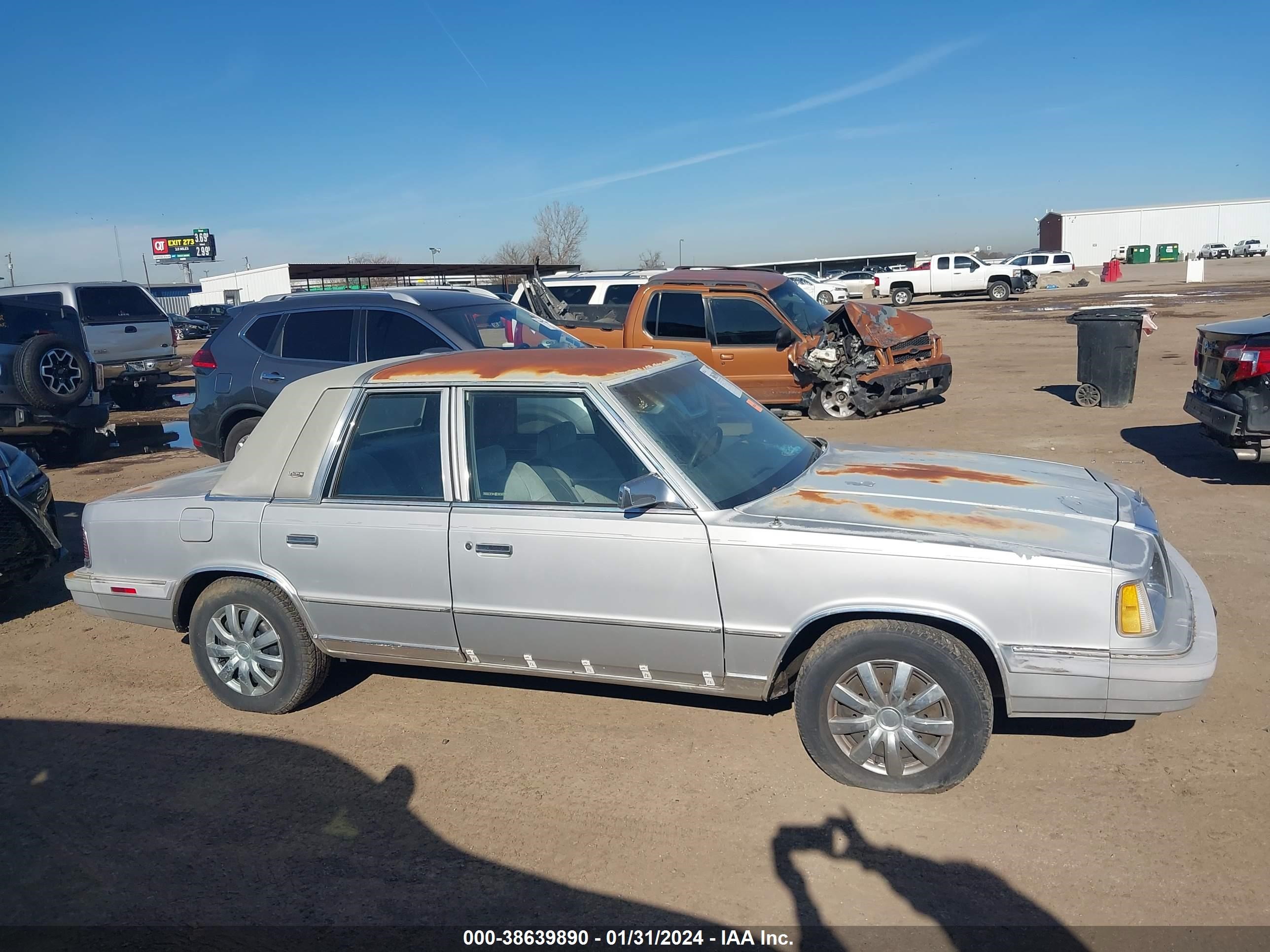 Photo 12 VIN: 1C3BC55K5JF141026 - CHRYSLER LE BARON 