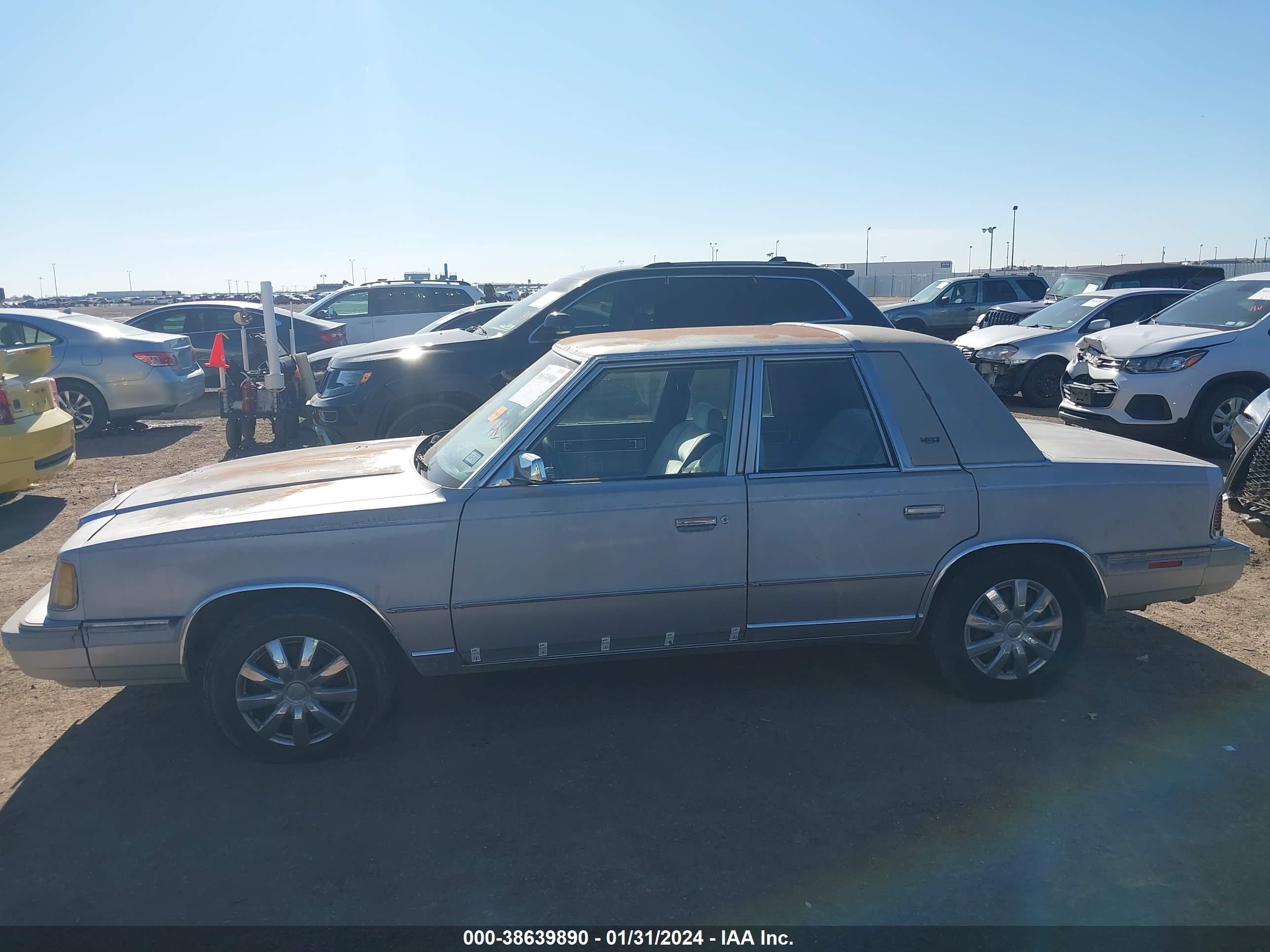 Photo 13 VIN: 1C3BC55K5JF141026 - CHRYSLER LE BARON 