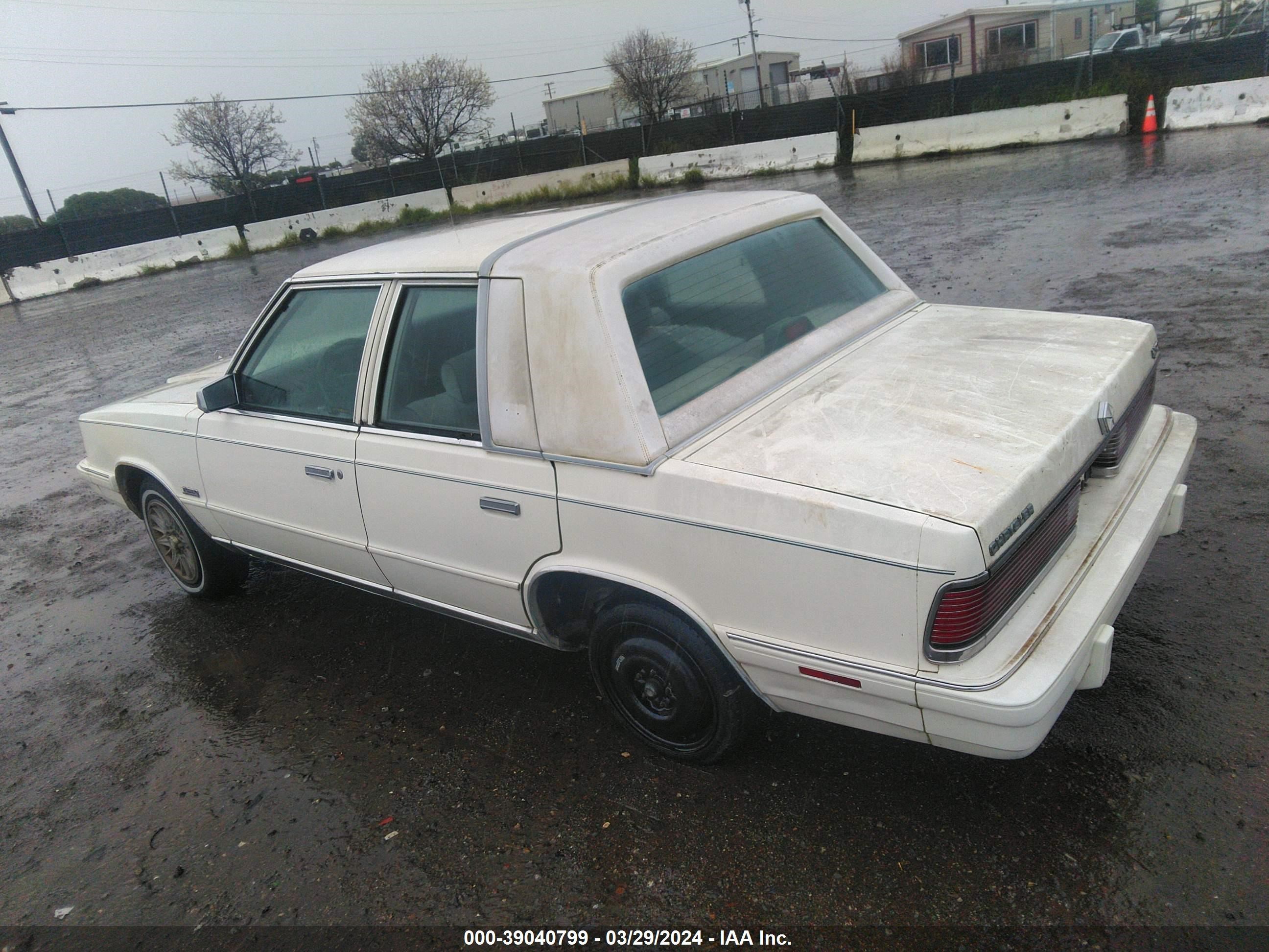 Photo 2 VIN: 1C3BC56EXHF325784 - CHRYSLER LE BARON 