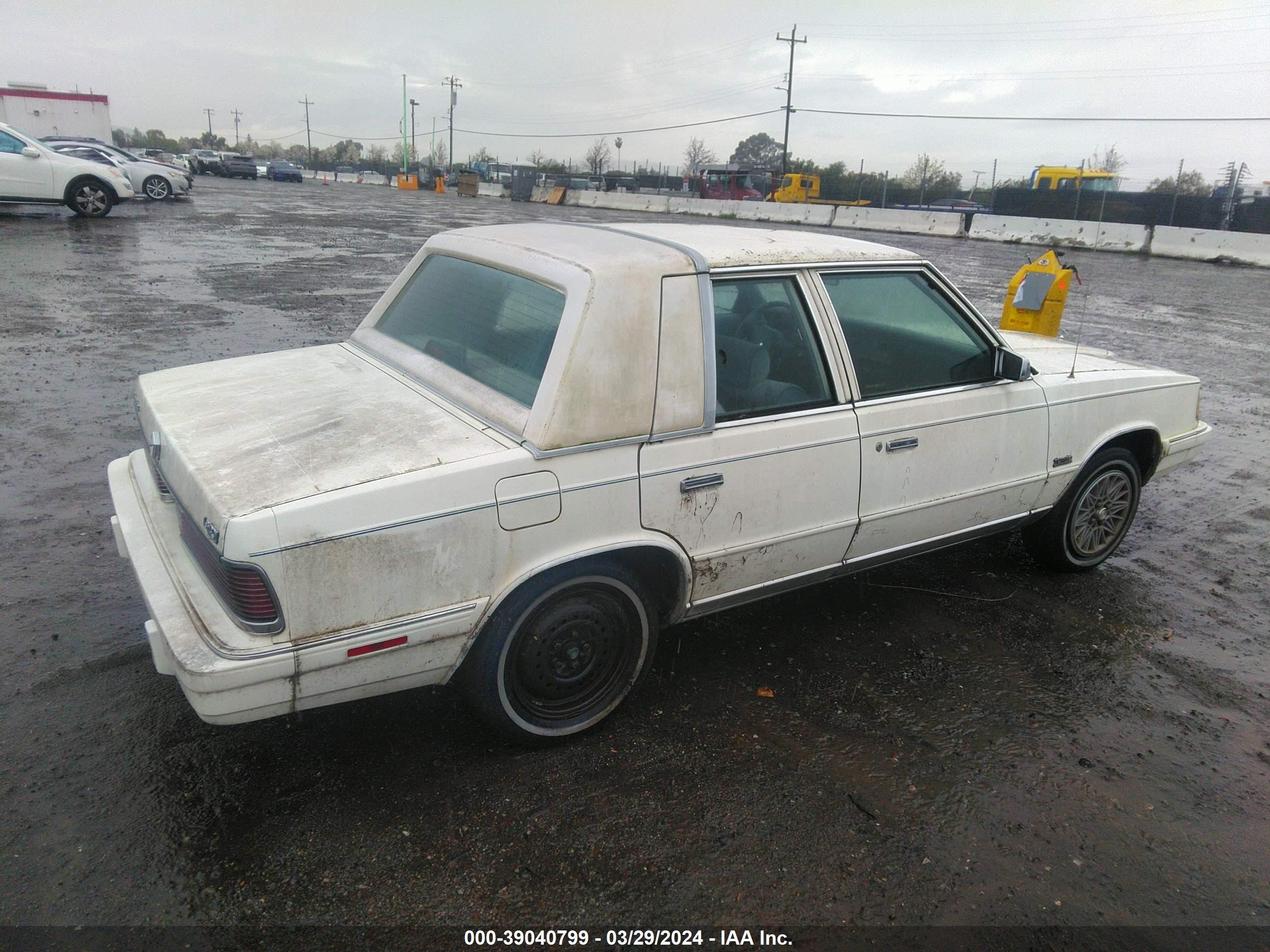 Photo 3 VIN: 1C3BC56EXHF325784 - CHRYSLER LE BARON 