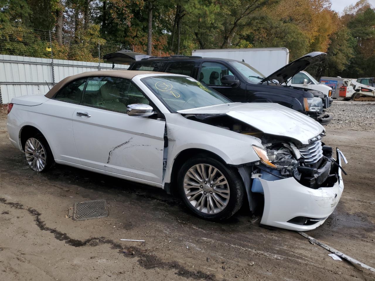 Photo 3 VIN: 1C3BC7EG8BN599559 - CHRYSLER 200 