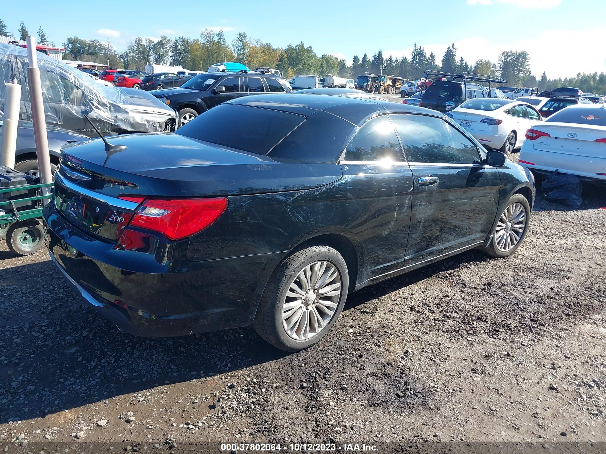 Photo 3 VIN: 1C3BC7EG8BN616408 - CHRYSLER 200 