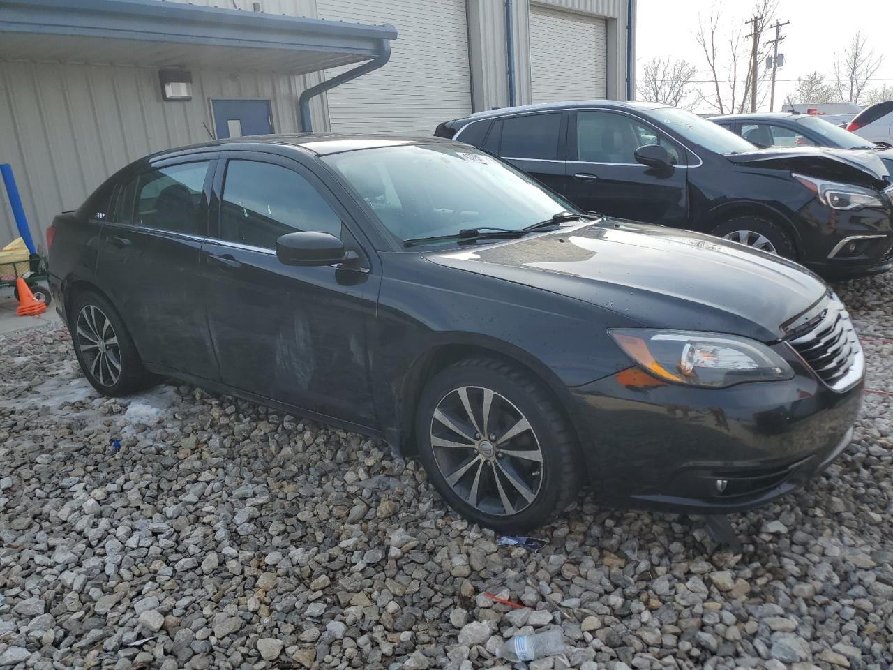 Photo 3 VIN: 1C3BC8FG1BN614486 - CHRYSLER 200 