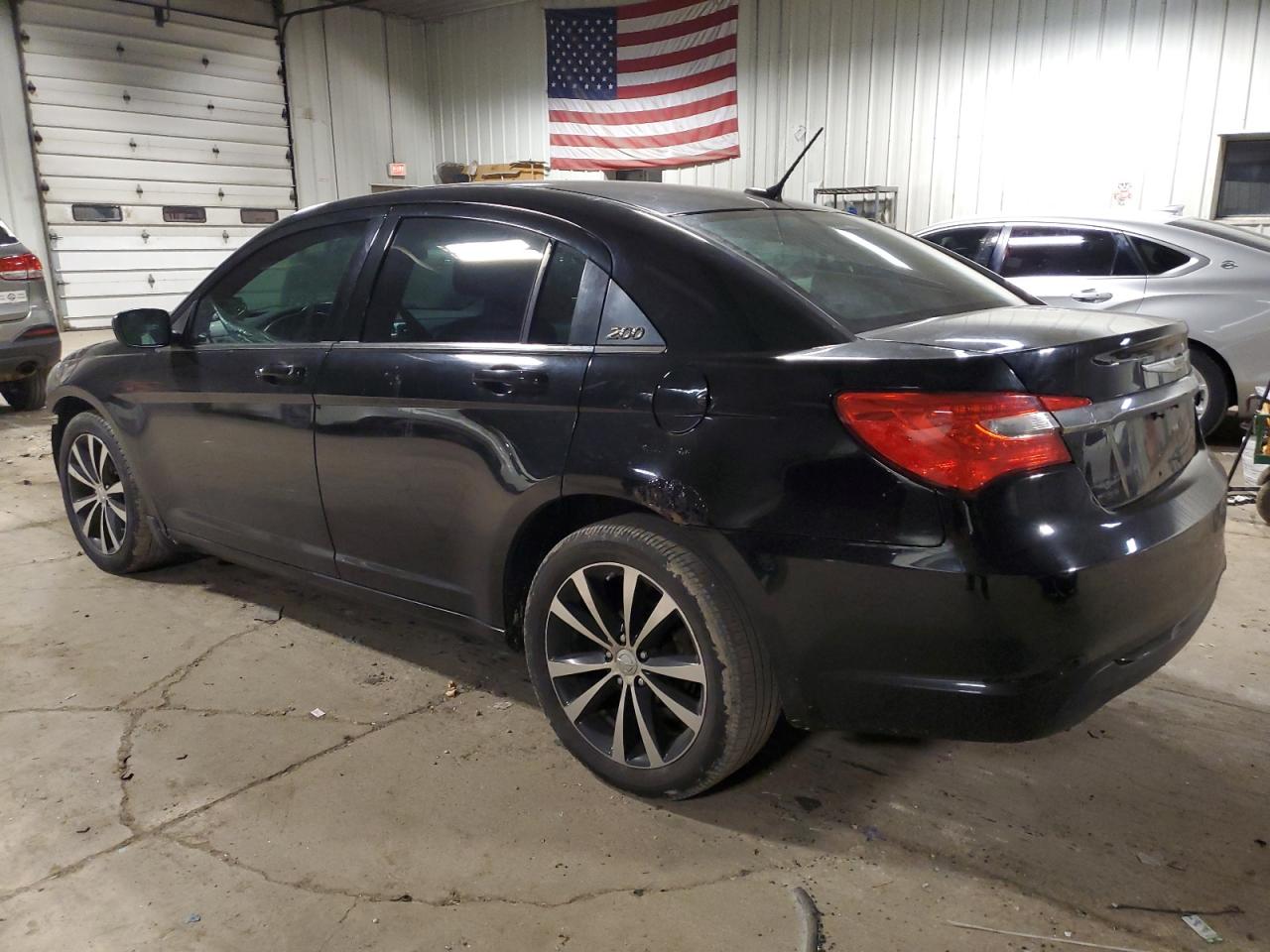 Photo 2 VIN: 1C3BC8FG3BN597626 - CHRYSLER 200 