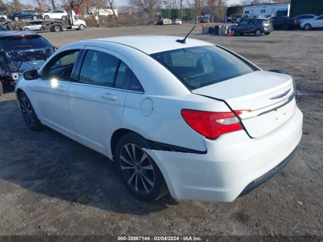 Photo 2 VIN: 1C3BC8FG5BN567799 - CHRYSLER 200 