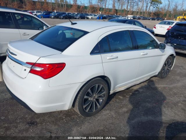 Photo 3 VIN: 1C3BC8FG5BN567799 - CHRYSLER 200 