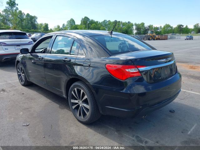 Photo 2 VIN: 1C3BC8FG9BN612551 - CHRYSLER 200 