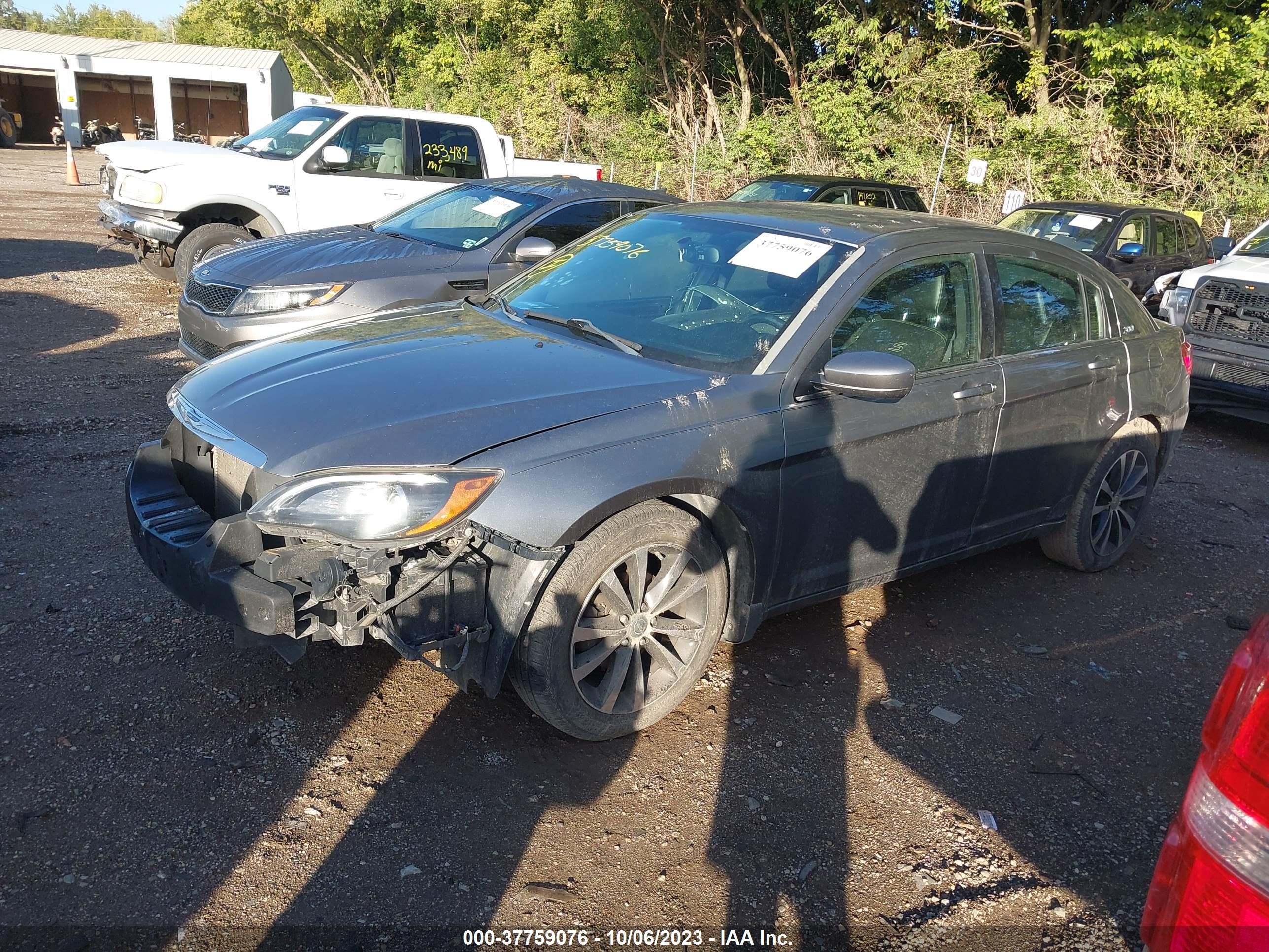 Photo 1 VIN: 1C3BC8FGXBN577650 - CHRYSLER 200 