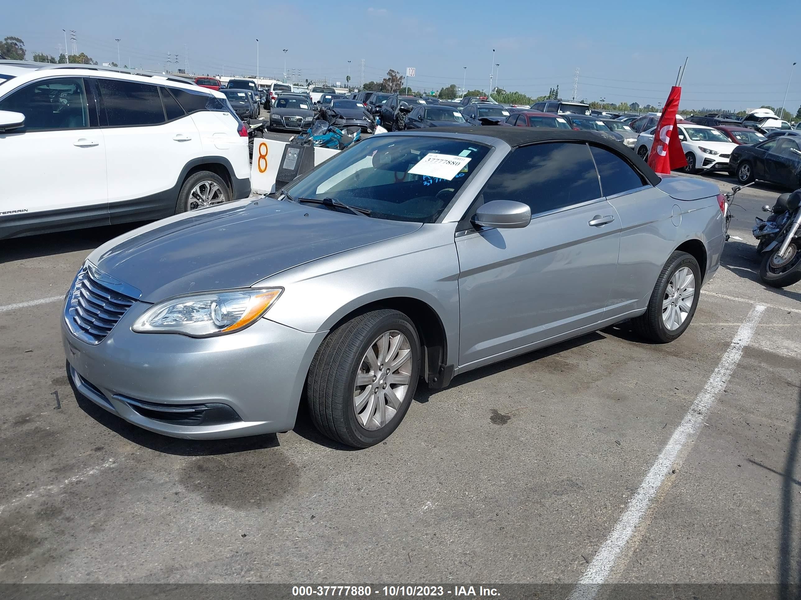 Photo 1 VIN: 1C3BCBEB2DN532983 - CHRYSLER 200 