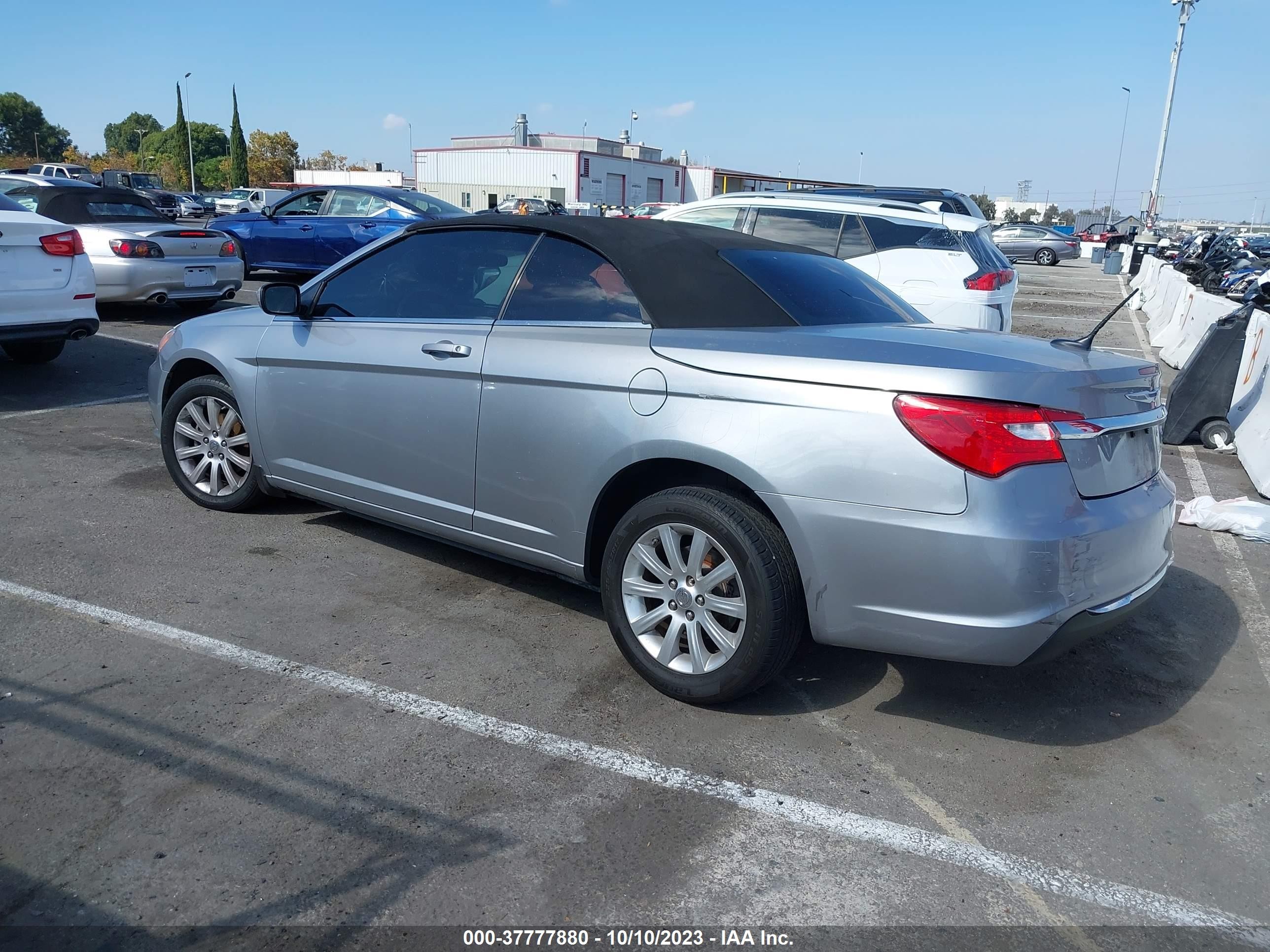 Photo 2 VIN: 1C3BCBEB2DN532983 - CHRYSLER 200 