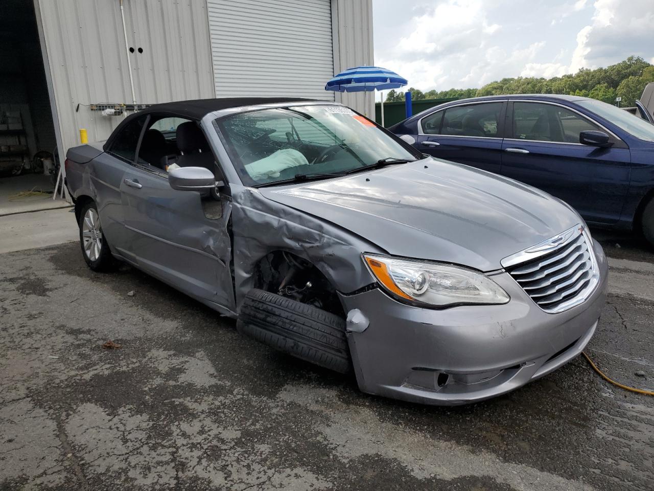 Photo 3 VIN: 1C3BCBEG7DN623498 - CHRYSLER 200 