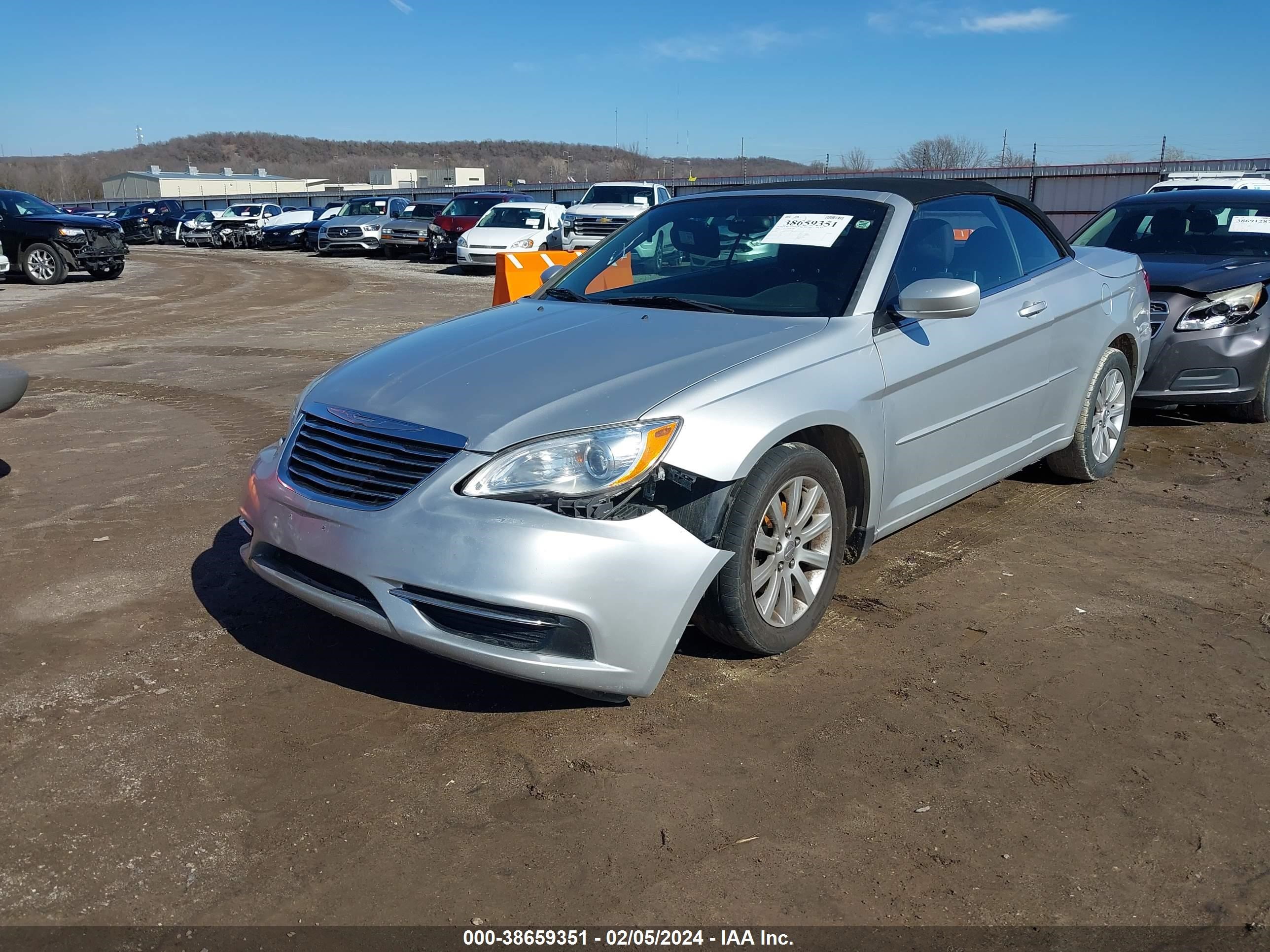 Photo 1 VIN: 1C3BCBEG8CN235744 - CHRYSLER 200 