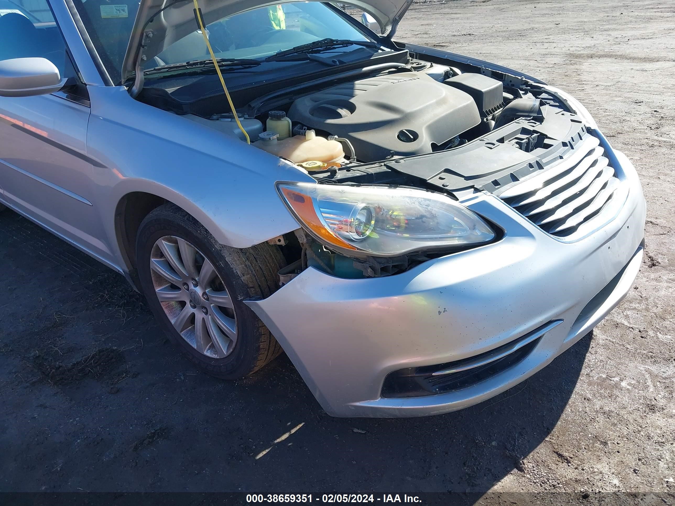 Photo 5 VIN: 1C3BCBEG8CN235744 - CHRYSLER 200 