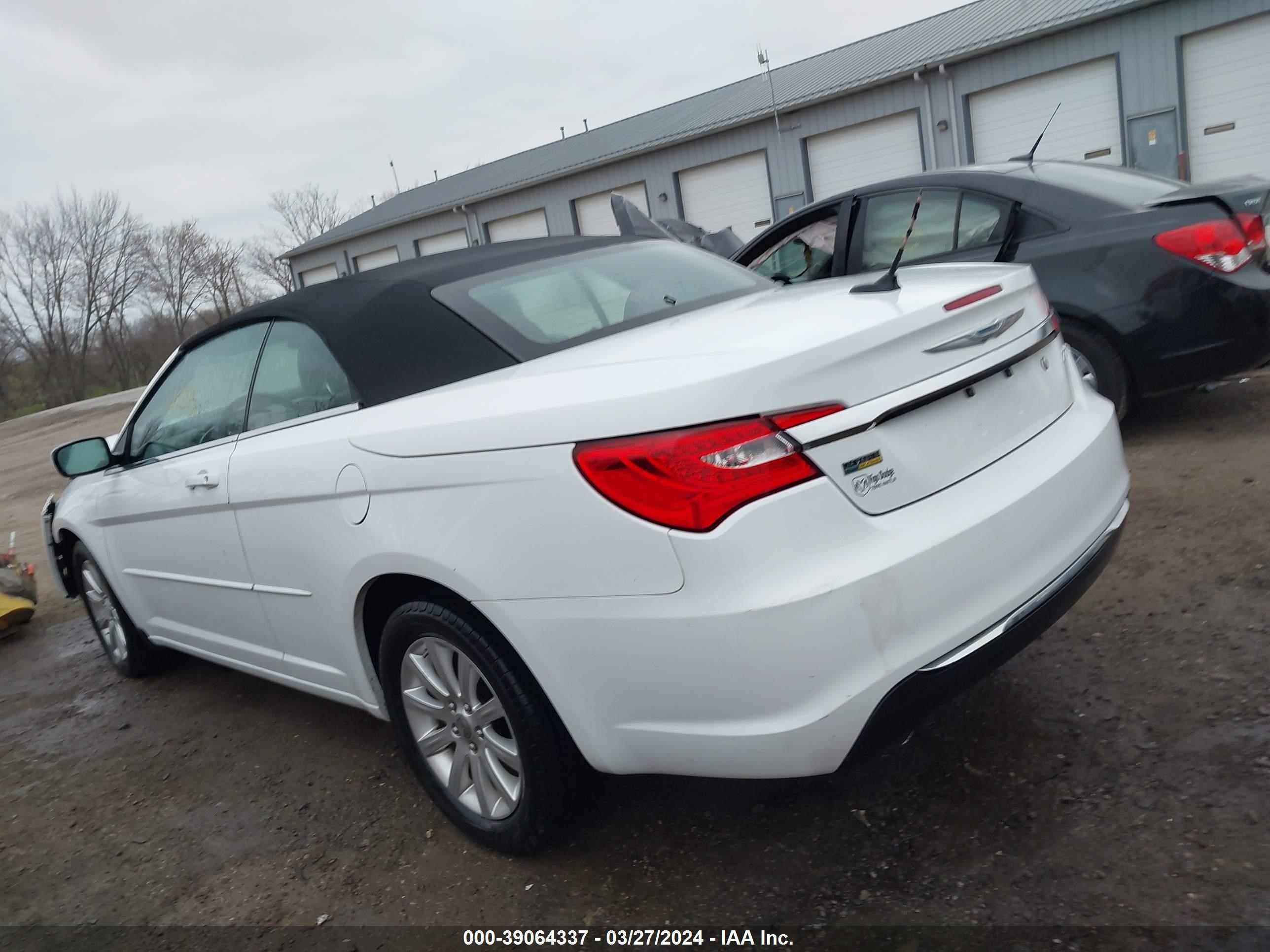 Photo 2 VIN: 1C3BCBEGXCN261584 - CHRYSLER 200 