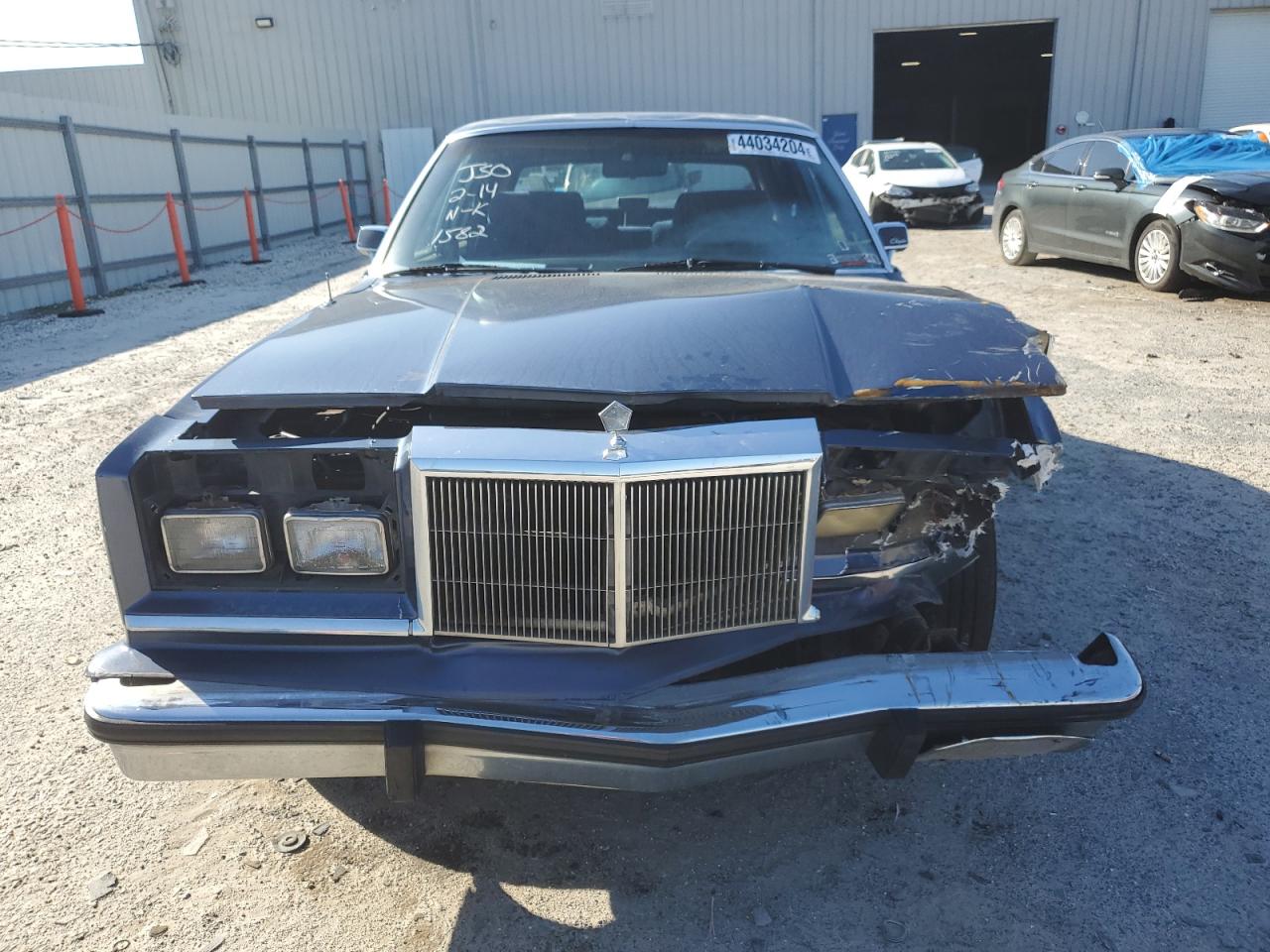 Photo 4 VIN: 1C3BF66P5HW131582 - CHRYSLER FIFTH AVENUE 