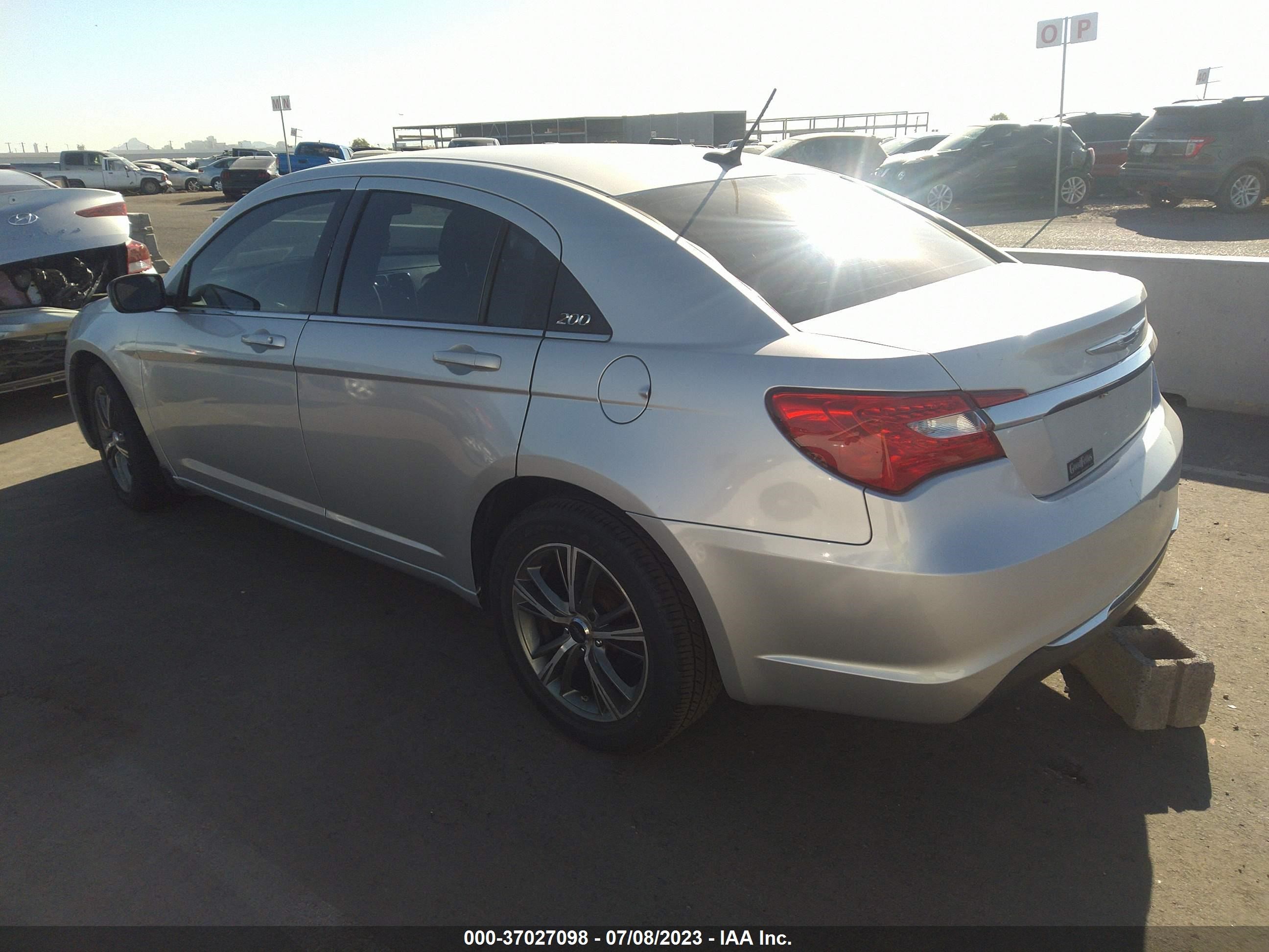 Photo 2 VIN: 1C3CCBAB0CN148130 - CHRYSLER 200 