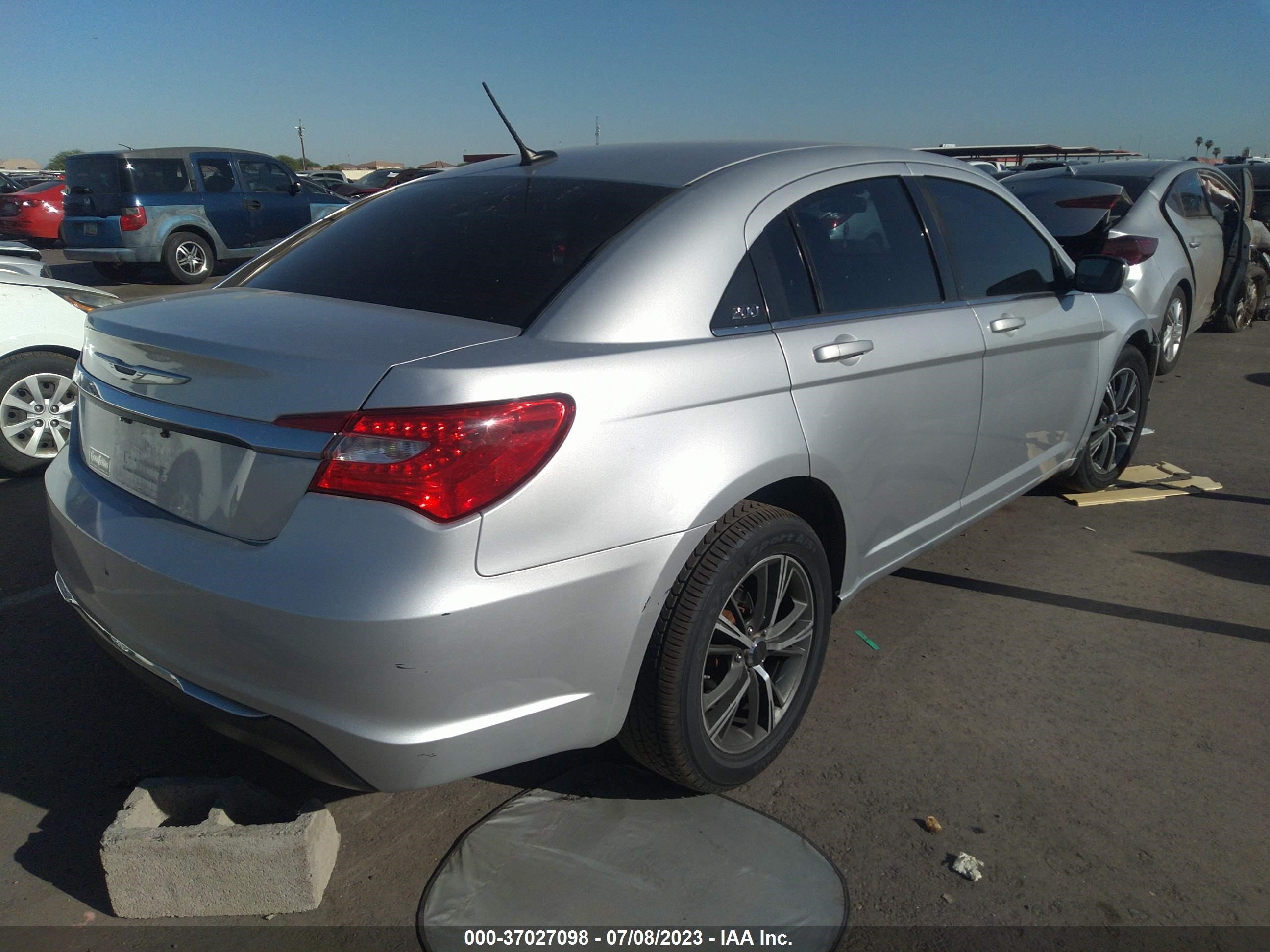 Photo 3 VIN: 1C3CCBAB0CN148130 - CHRYSLER 200 