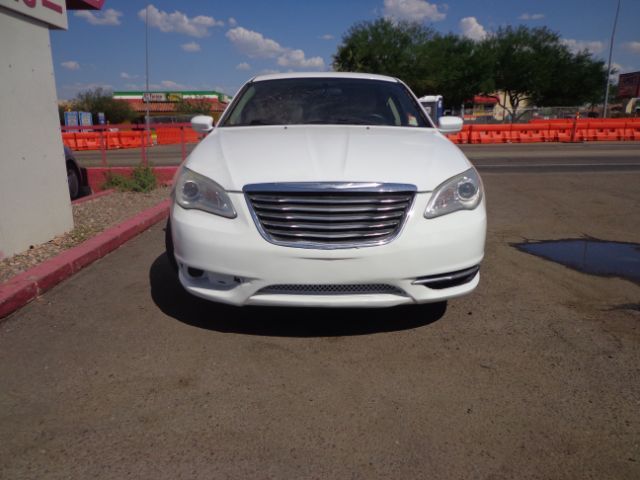 Photo 3 VIN: 1C3CCBAB1CN289689 - CHRYSLER 200 