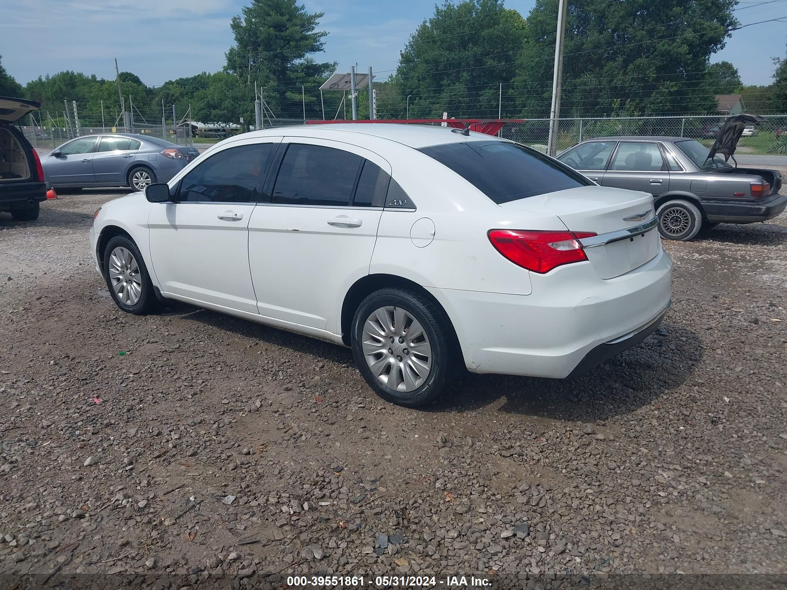 Photo 2 VIN: 1C3CCBAB1EN211724 - CHRYSLER 200 