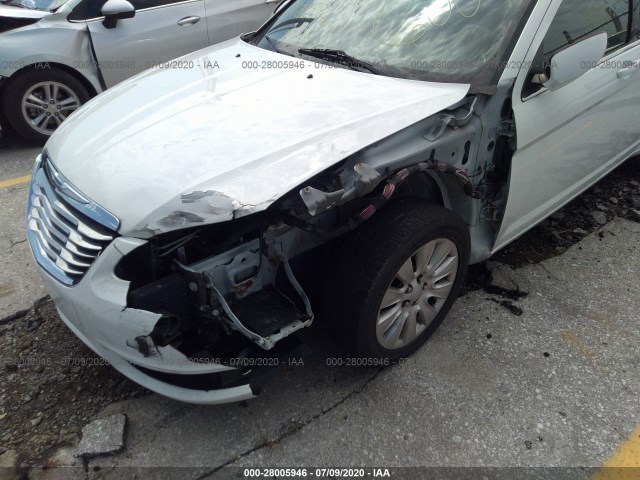 Photo 5 VIN: 1C3CCBAB2EN141294 - CHRYSLER 200 