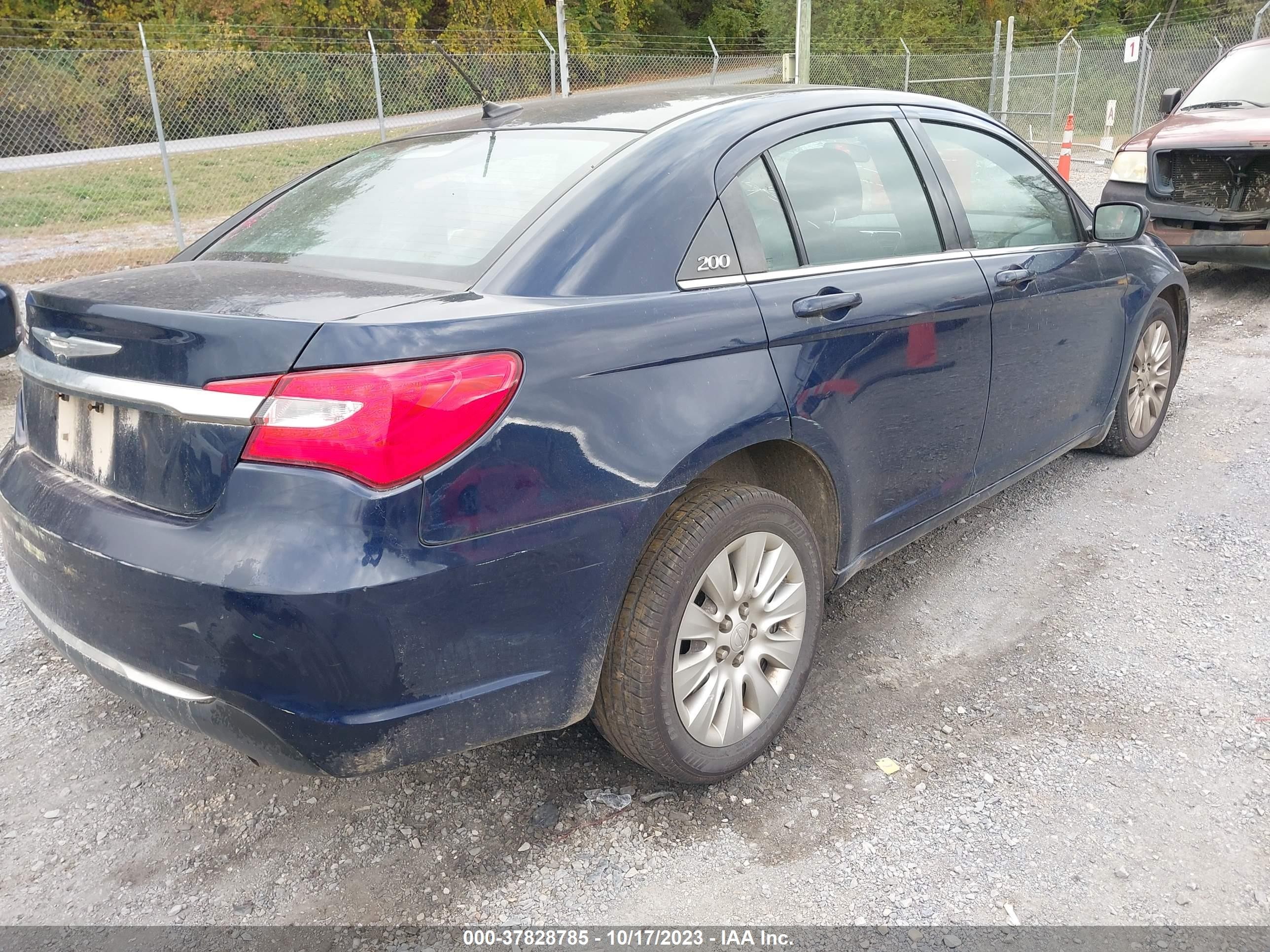 Photo 3 VIN: 1C3CCBAB2EN208671 - CHRYSLER 200 