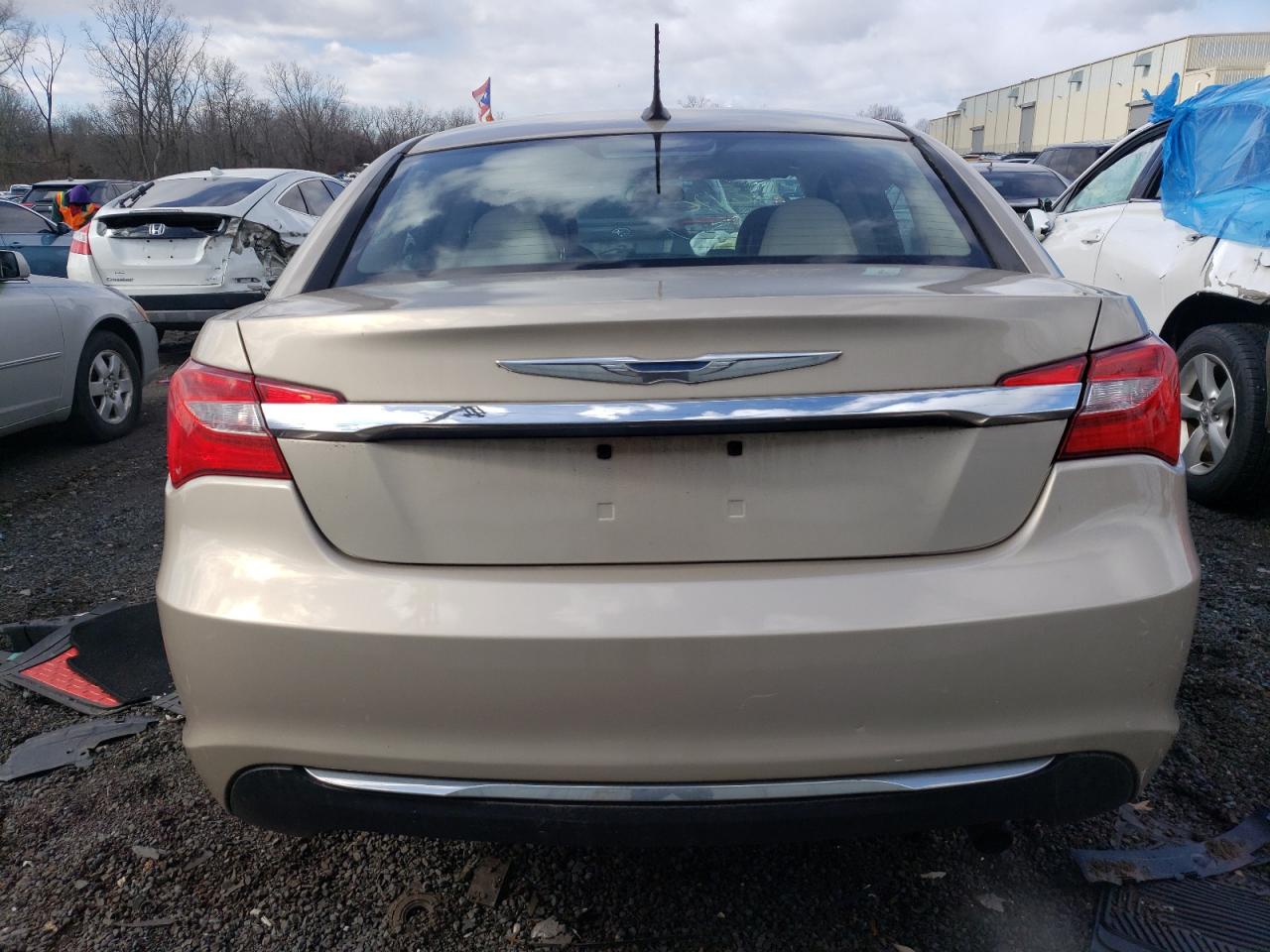 Photo 5 VIN: 1C3CCBAB3DN686094 - CHRYSLER 200 