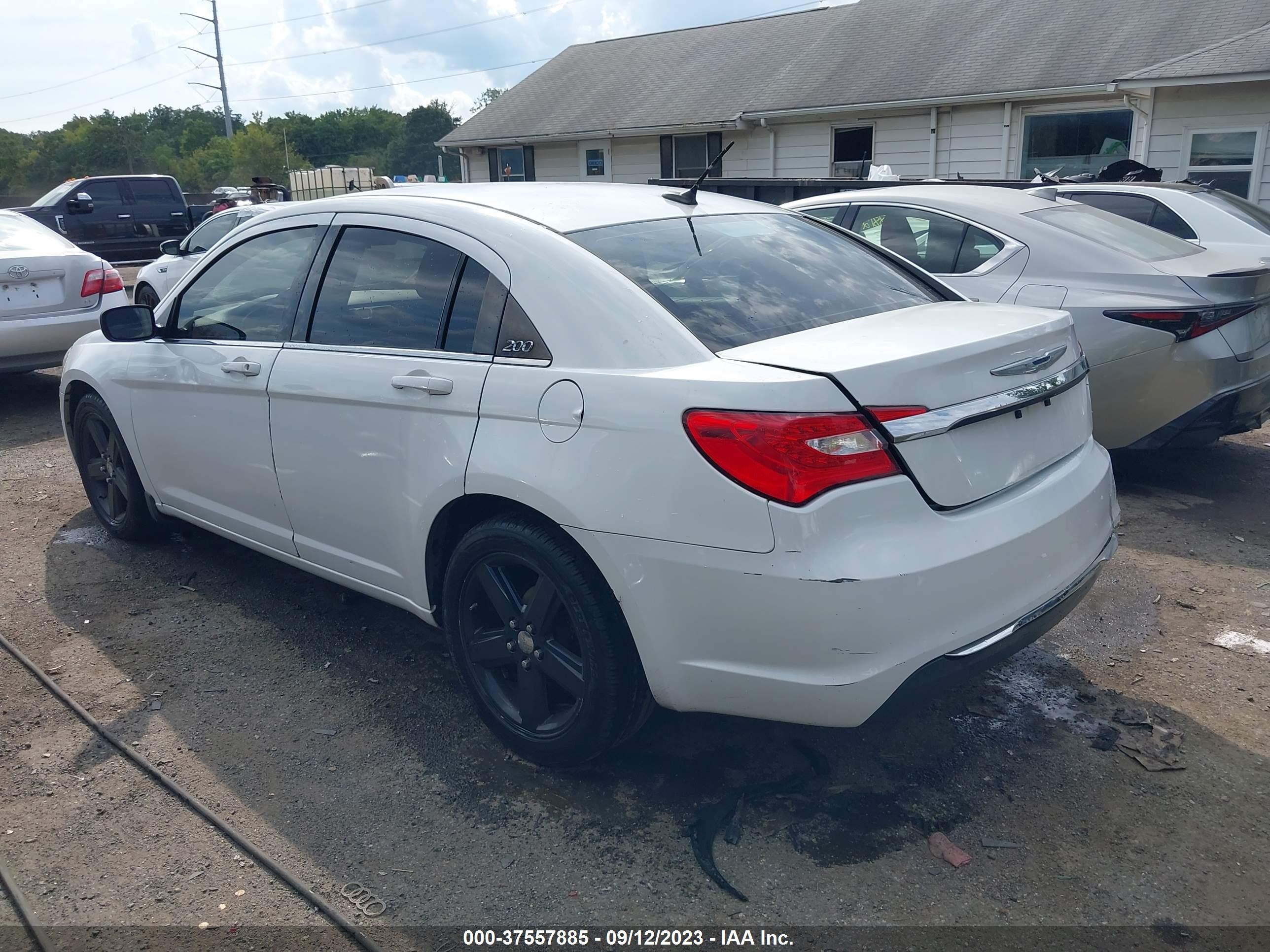 Photo 2 VIN: 1C3CCBAB3EN143457 - CHRYSLER 200 